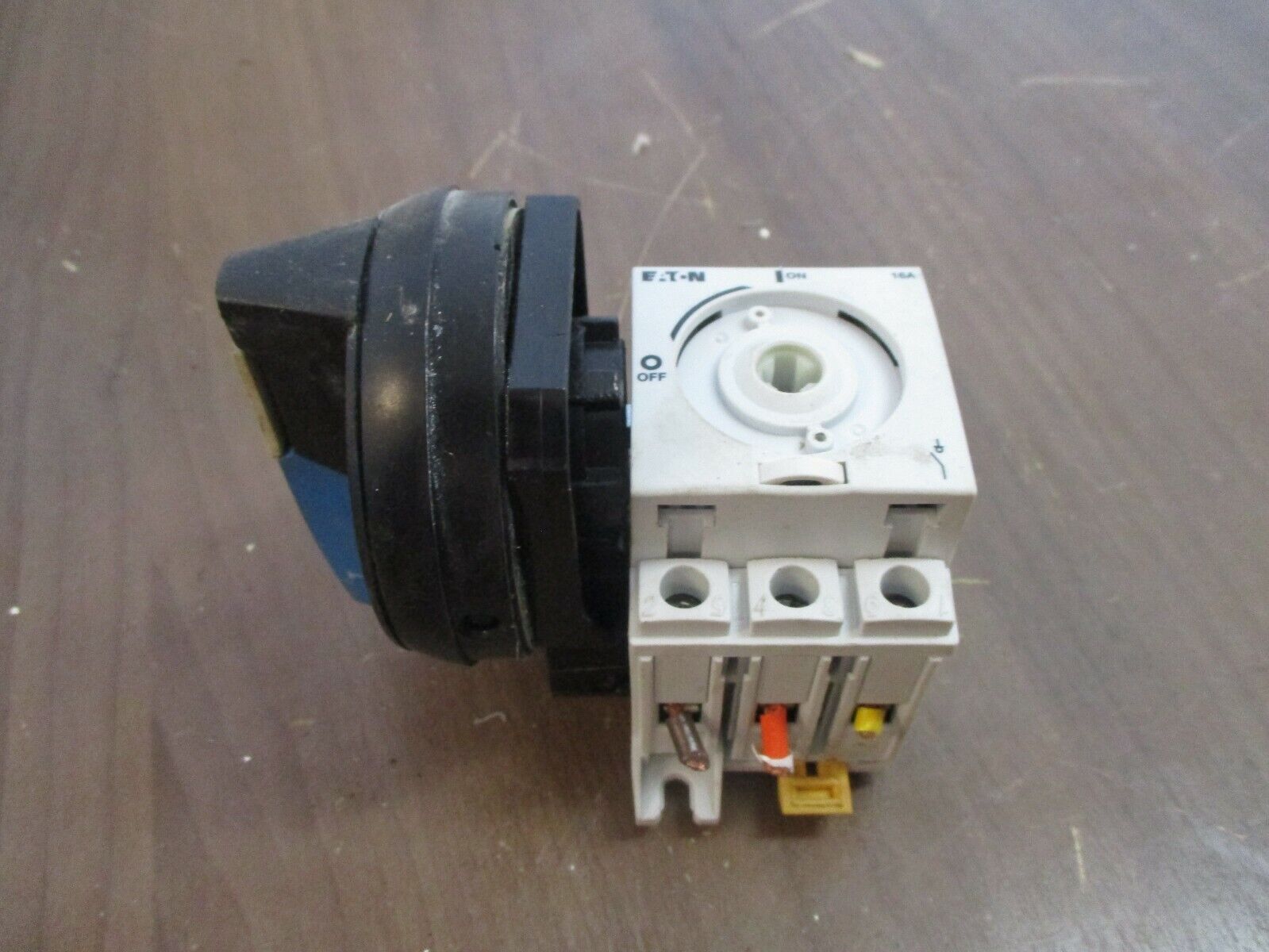 Eaton Disconnect Switch R5A3016U 16A 600V 3Ph *Chipped Plastic* Used