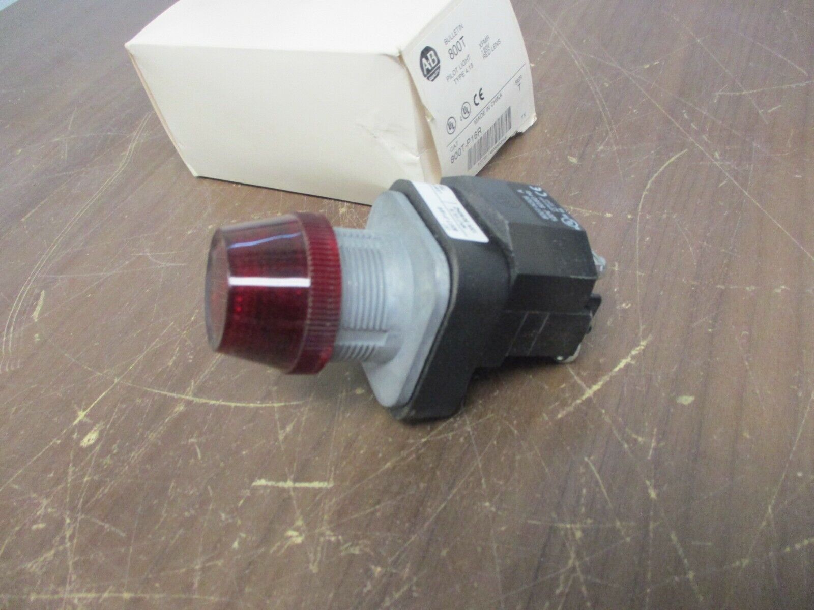 Allen-Bradley Pilot Light 800T-P16R Ser. T Type 4,13 Red Lens New Surplus