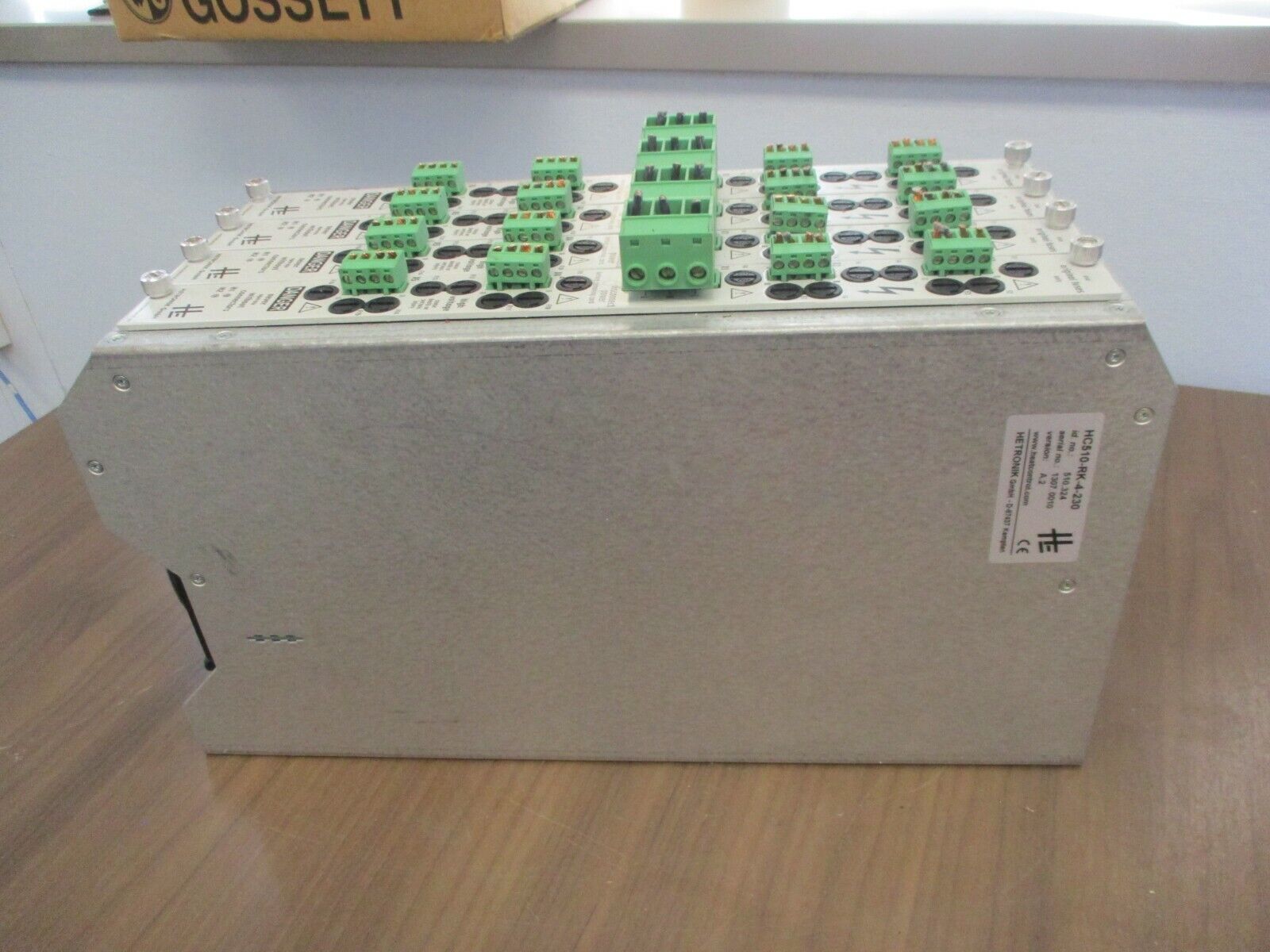 Hetronik PLC Rack w/ (4) Output Cards HC510-RK-4-230 Ver. A.2 4-Slot Used