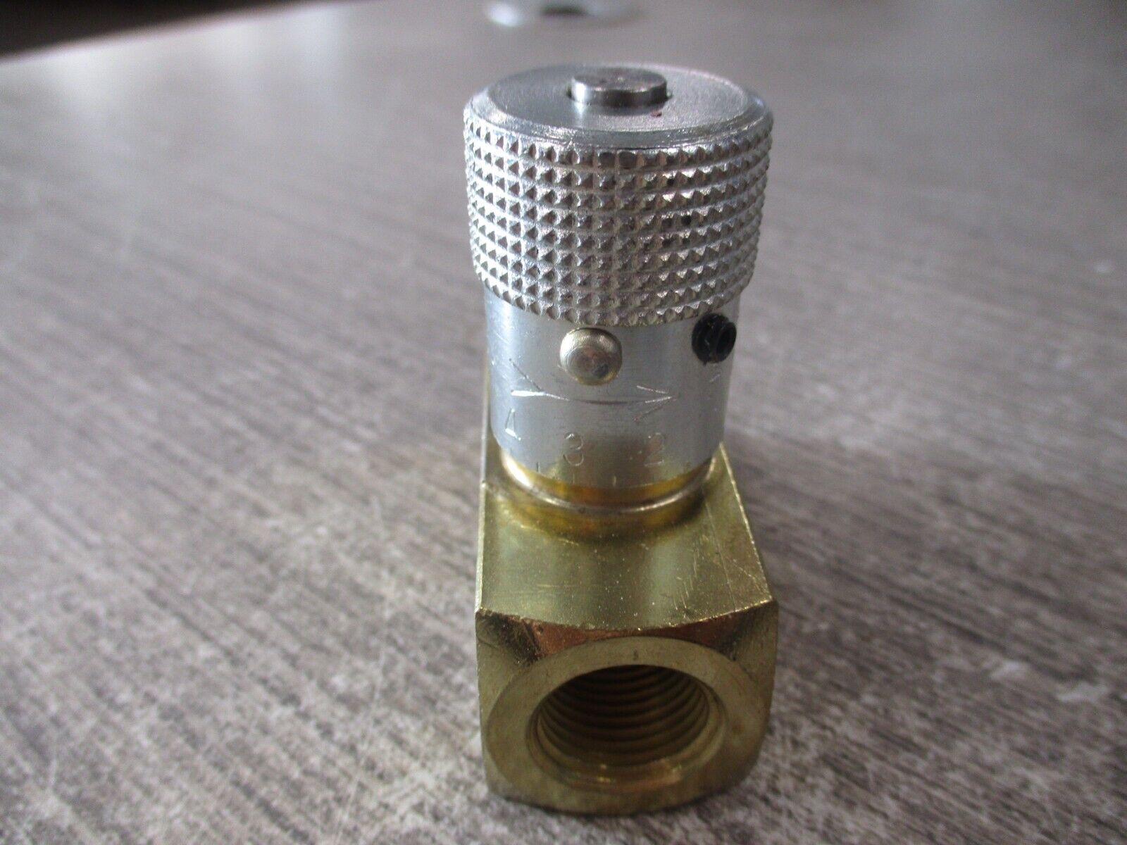 Parker Hydraulic Flow Control Valve F600B 200PSI Used