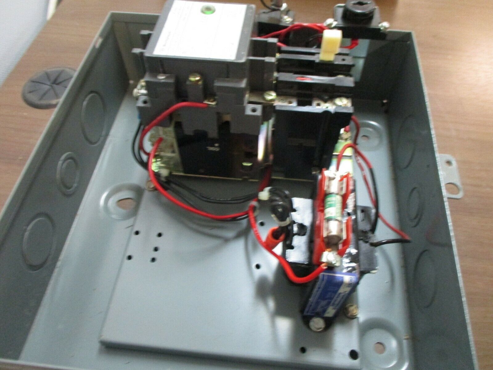 Westinghouse Enclosed Size 1 Starter B200J1CA-ALT 120V Coil Nema 12 Enclosure