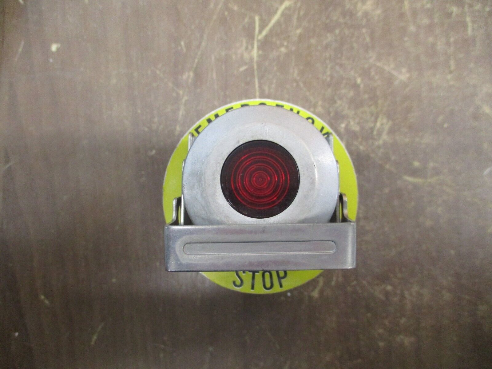Allen-Bradley Illuminated Push / Pull Button 800T-FXQH2RA1 Ser. U 12-130V AC/DC