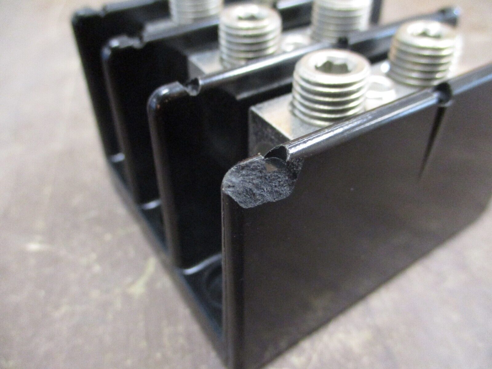 Buss Power Distribution Block 16204-3 175A 600V 3P Line (1): 2/0-8, 10-14 Used