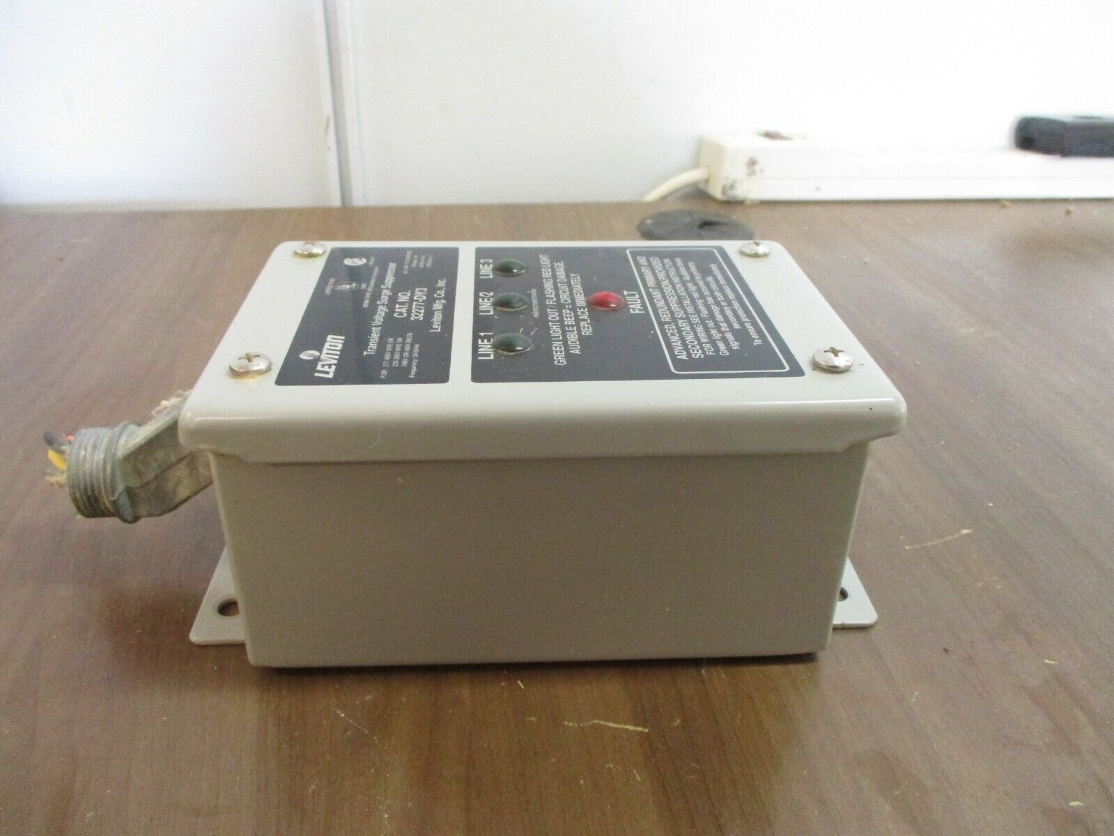 Leviton Surge Suppressor 32277-DY3 277/480VY 240/480V 50-60Hz Used