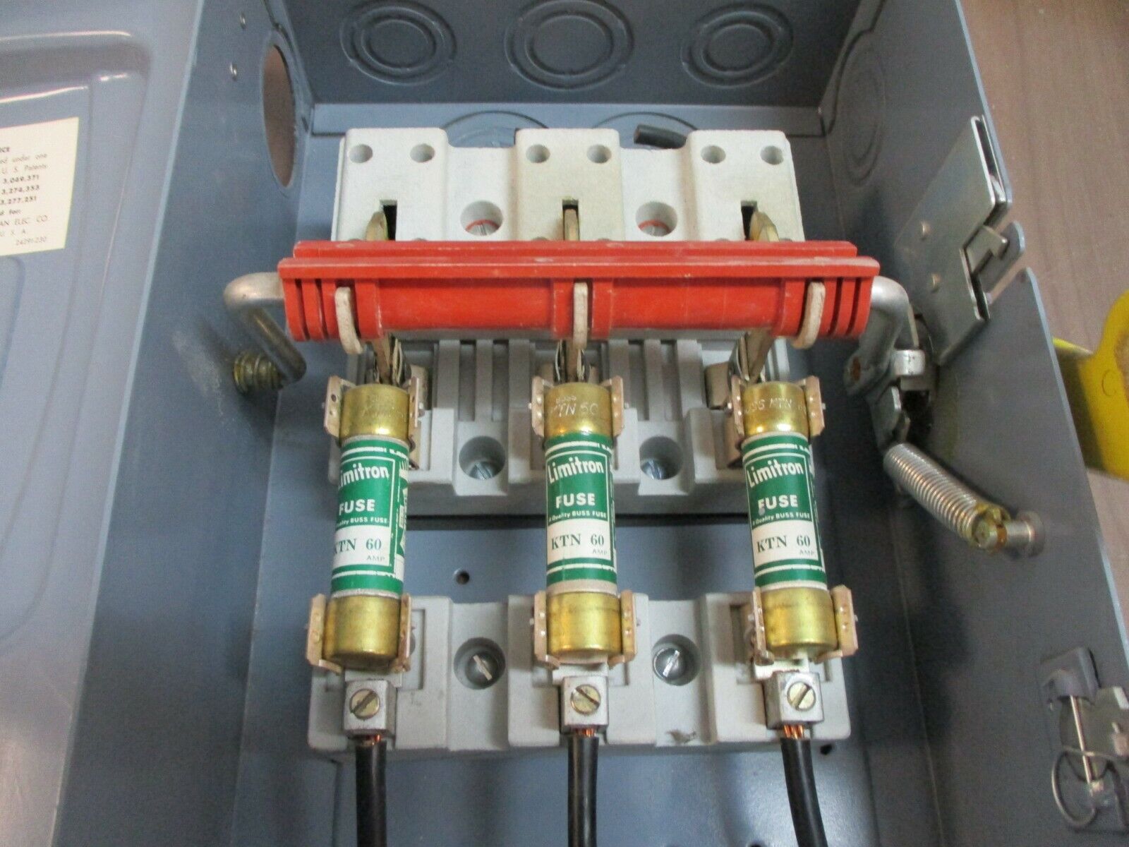 Arrow Hart Fusible Safety Switch / Disconnect 24219 60A 240V 3P Used