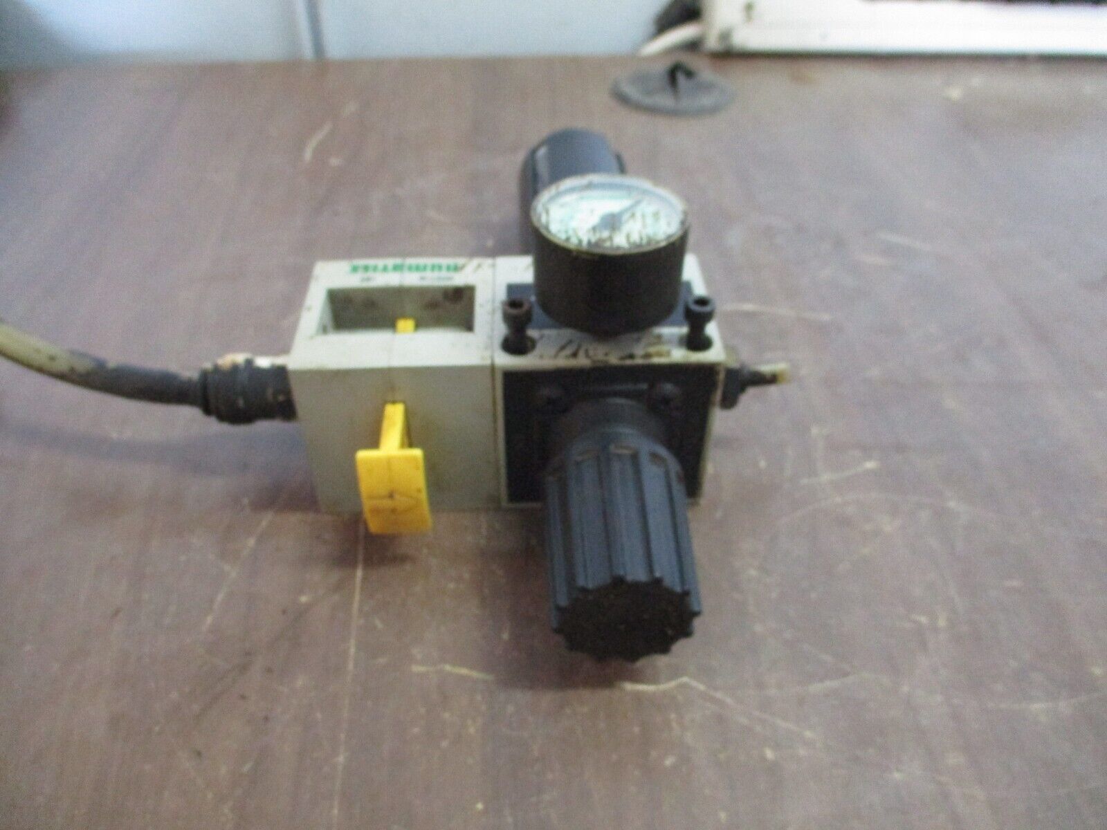 Numatics Flexiblok Filter Regulator C22D-03DGV w/ VS22-03 Lock Out Valve Used