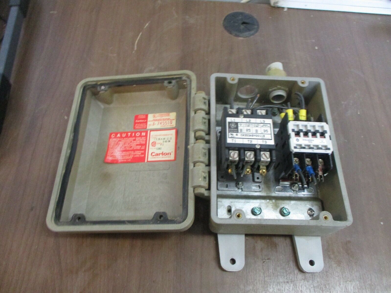 Chore-Time Contactor Box 24392-2 2-Contactor 208-240V Coil 25A 240V Used