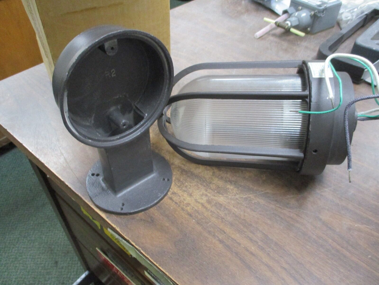 Benjamin Dust Proof Light 723373 New Surplus