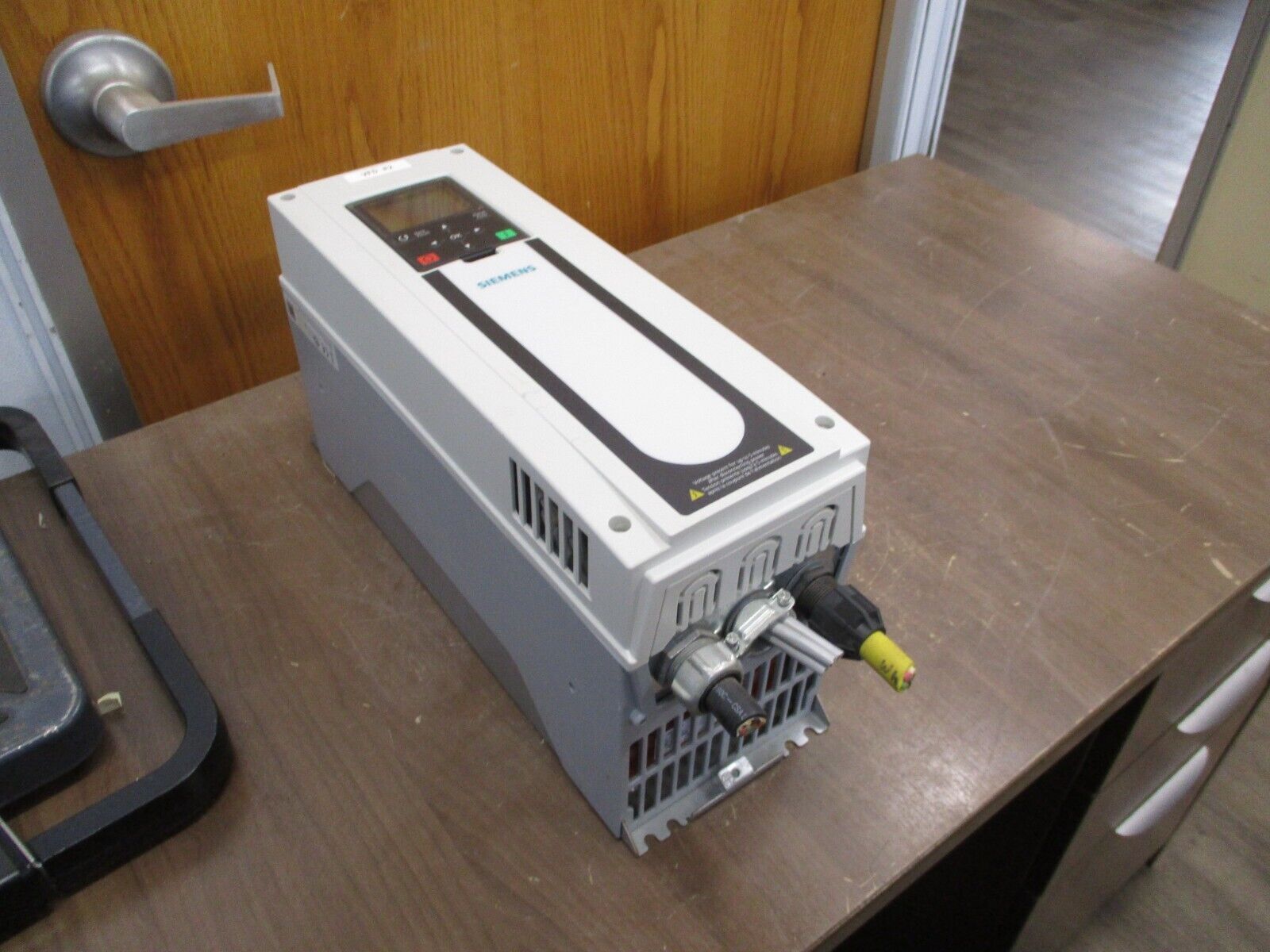 Siemens AC Drive BT300-005X2-01X 5HP 3Ph Output: 0-Uin 0-320Hz 18A w/ Keypad