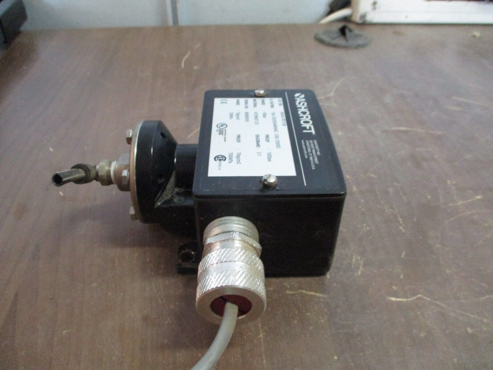 Ashcroft Pressure Switch B424V XCYLM Range: 100psi 15A 125/250/480VAC Used