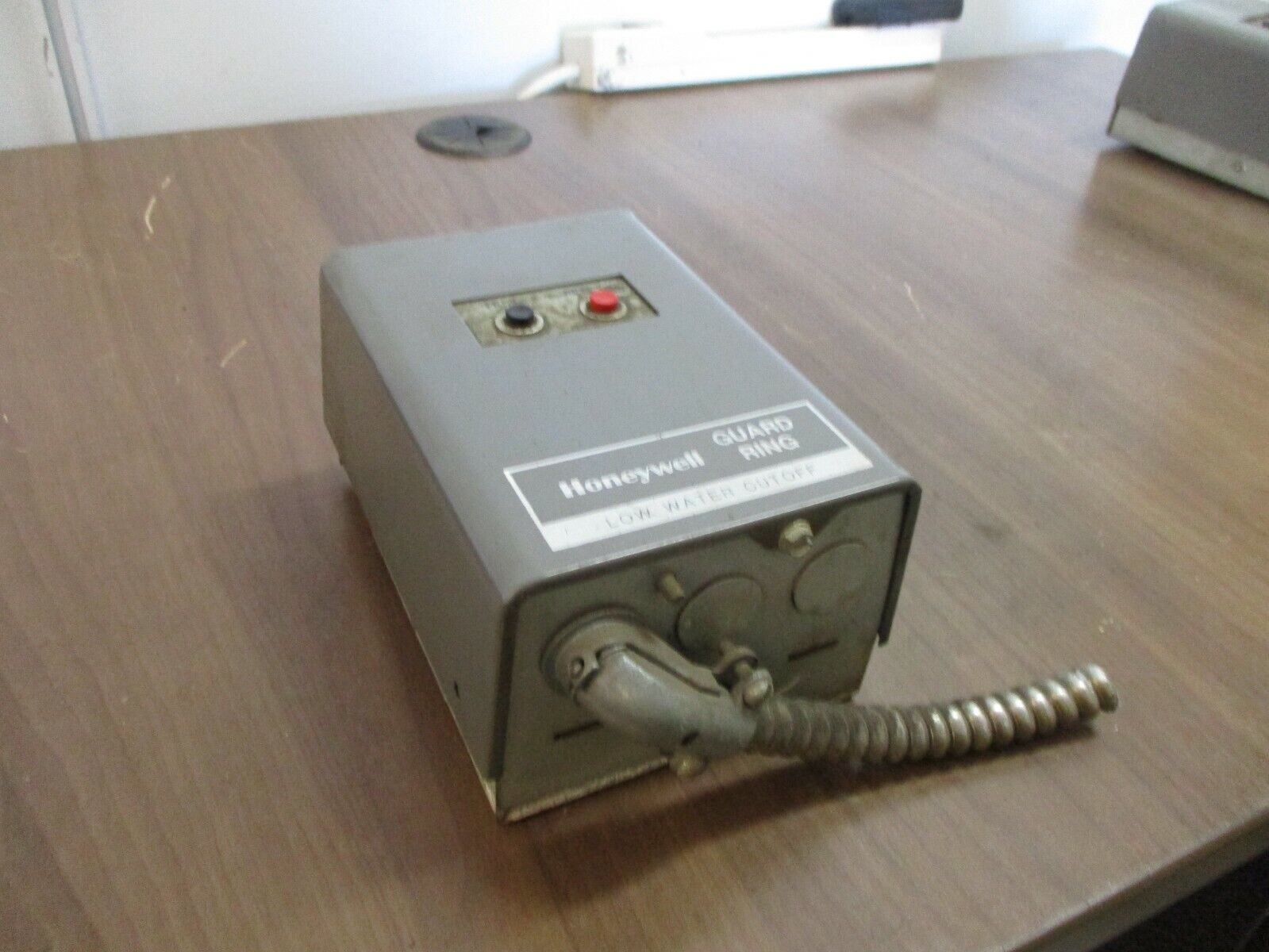 Honeywell Guard Ring Low Water Cutoff RW700 B 1039 120V 60Hz Response Time 1 Sec