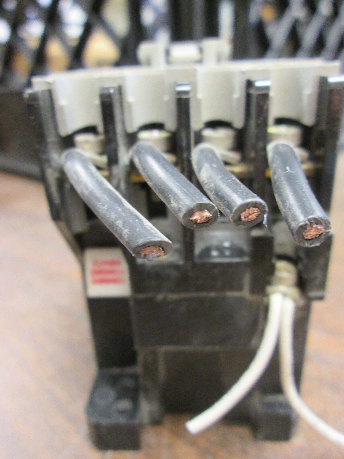 Allen-Bradley Contactor 100L-A20N*4 600V 30A 120V Coil 4P Used