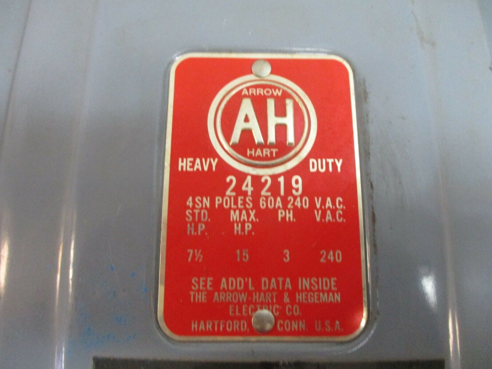 Arrow Hart Fusible Safety Switch / Disconnect 24219 60A 240V 3P Used