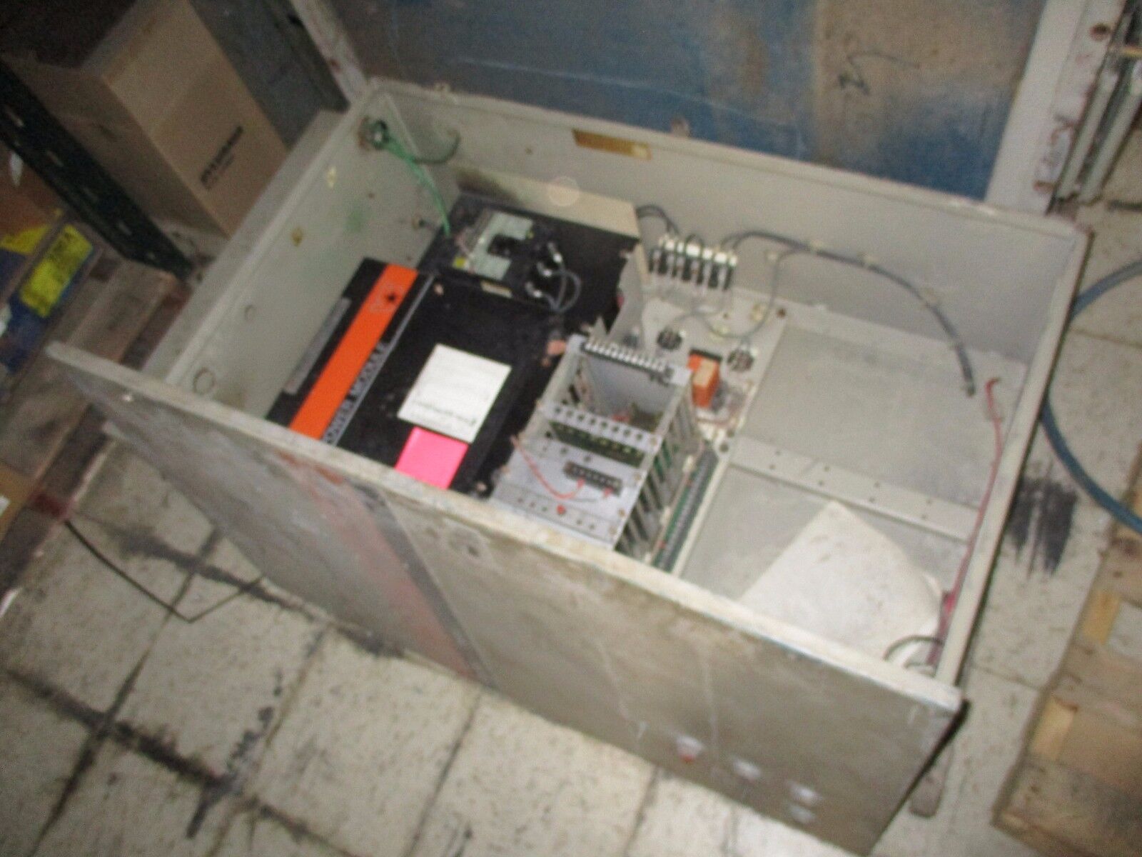 Reliance DC Drive 25C61 25HP *Broken Hinges* Used