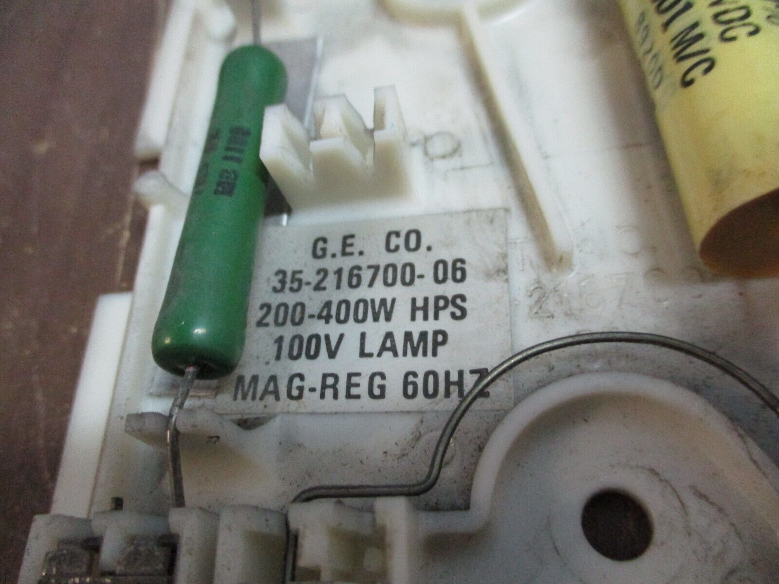 GE Lamp Ignitor 35-216700-06 200-400W HPS 100V Lamp Mag-Reg 60Hz Used