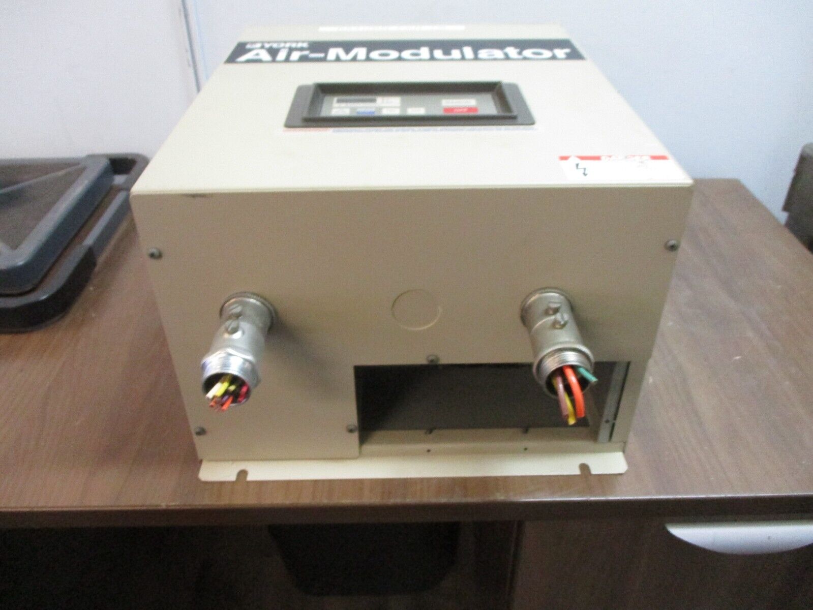York Air Modulator AMIV-10-46 11kVA 3Ph Input: 460V 15A 3P 50/60Hz Used