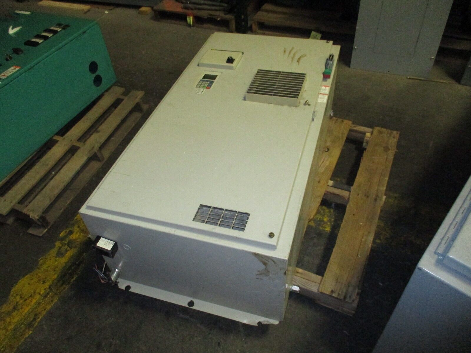 Square D Altivar AC Drive 8839 ATV66D16M2 Ser. A 15HP 3Ph Type 1 Enclosure Used