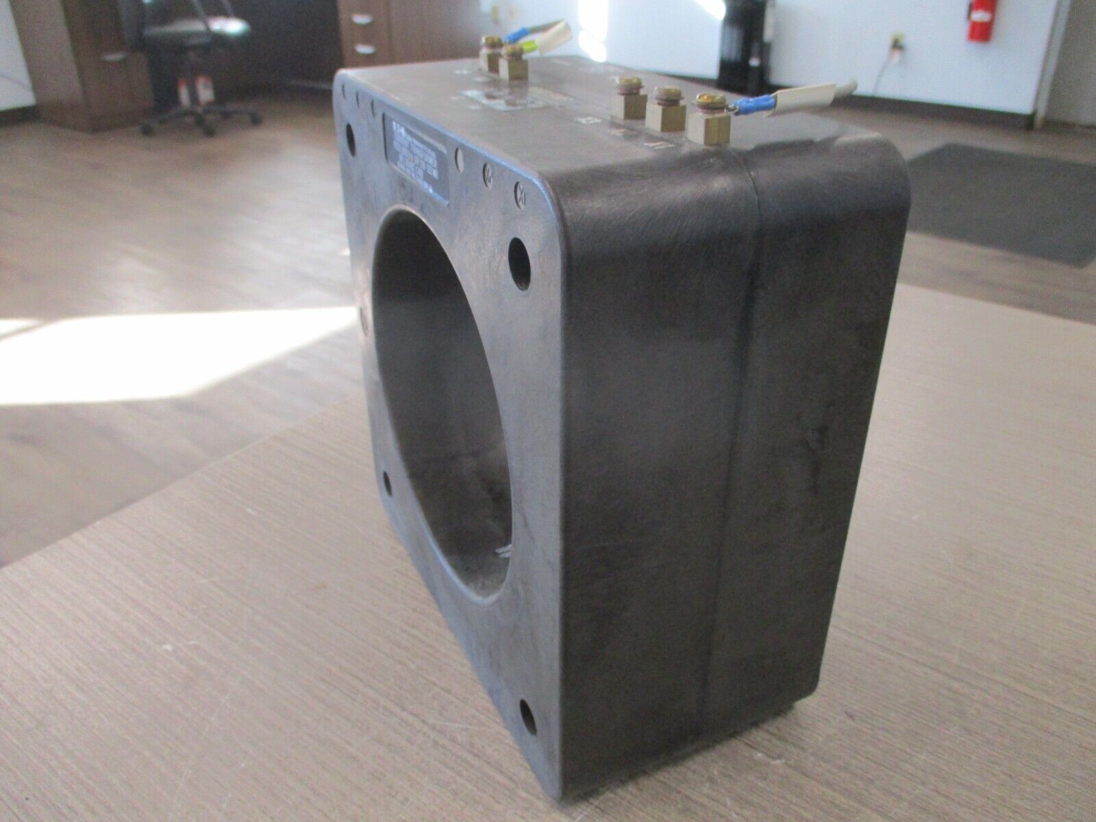Eaton Current Transformer 139-302MR Ratio 3000:5A 600V 50-400Hz 10KV BIL Used