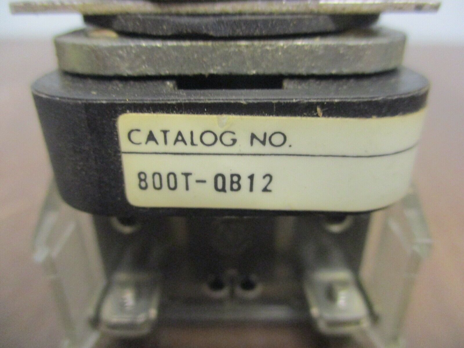 Allen-Bradley Illuminated Push Button 800T-QB12 Ser. N Amber Used