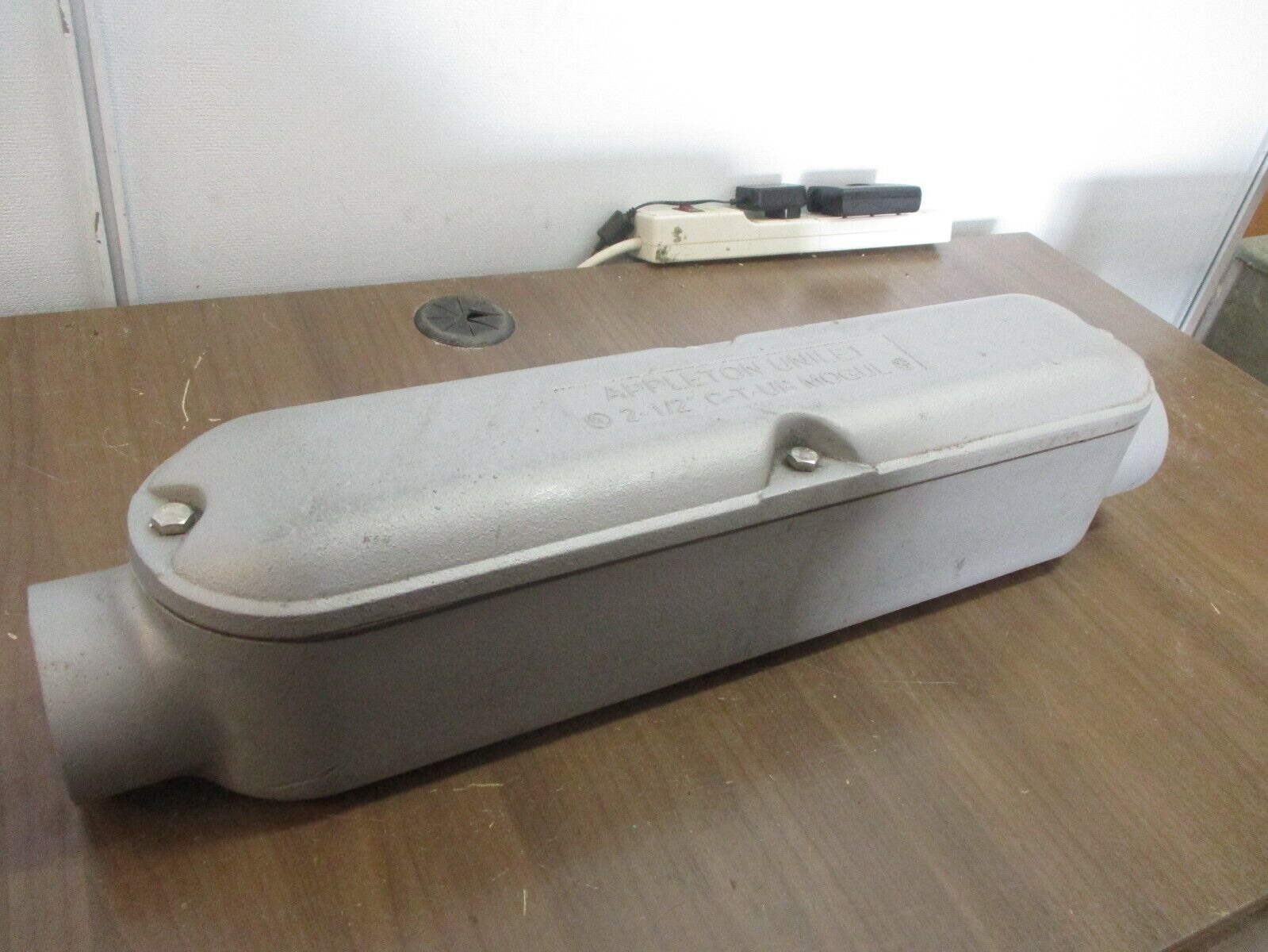 Appleton Unilet Conduit Body C-T-UB Mogul Size: 2 1/2" Used