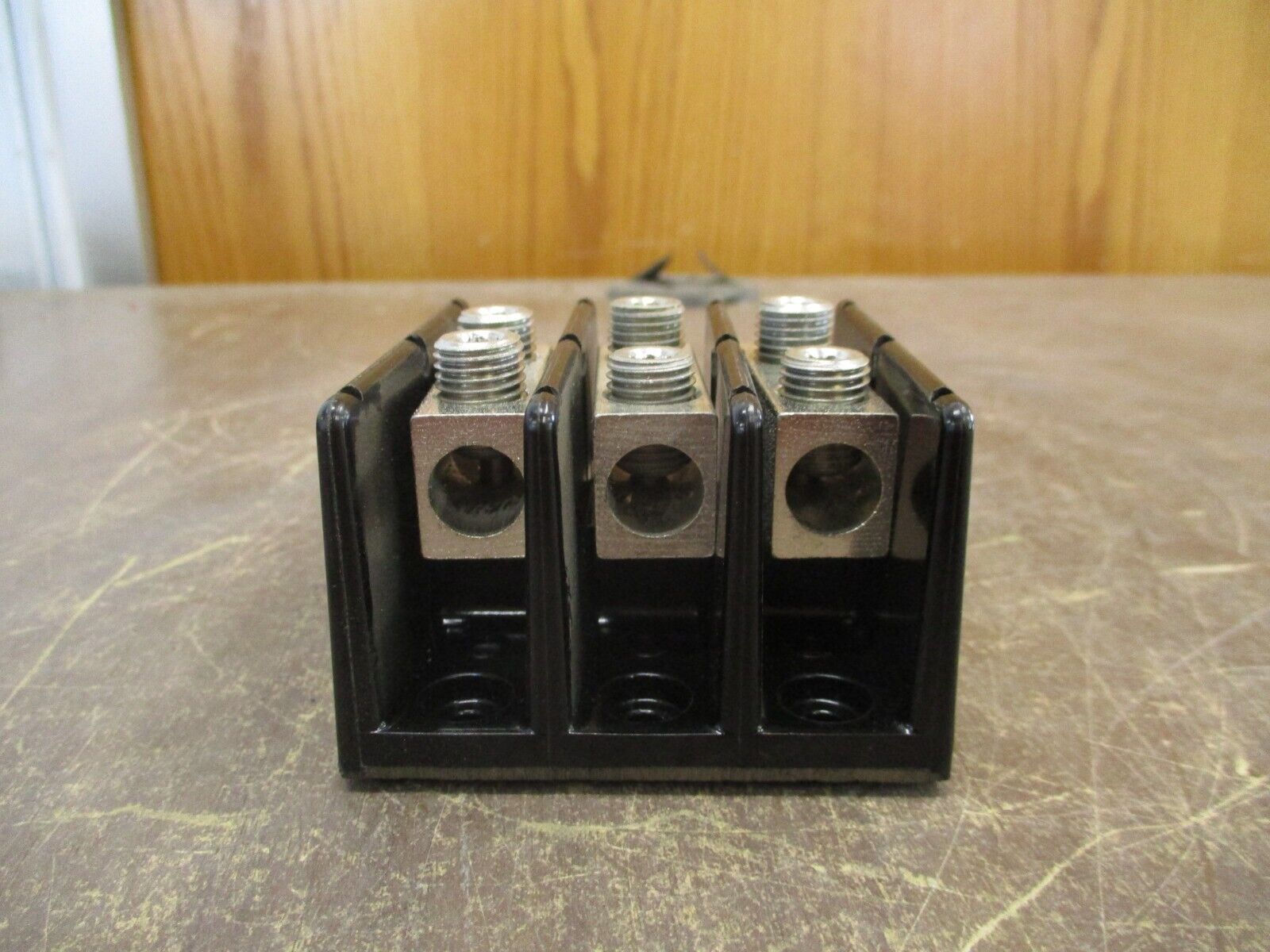 Buss Power Distribution Block 16204-3 175A 600V 3P Line (1): 2/0-8, 10-14 Used