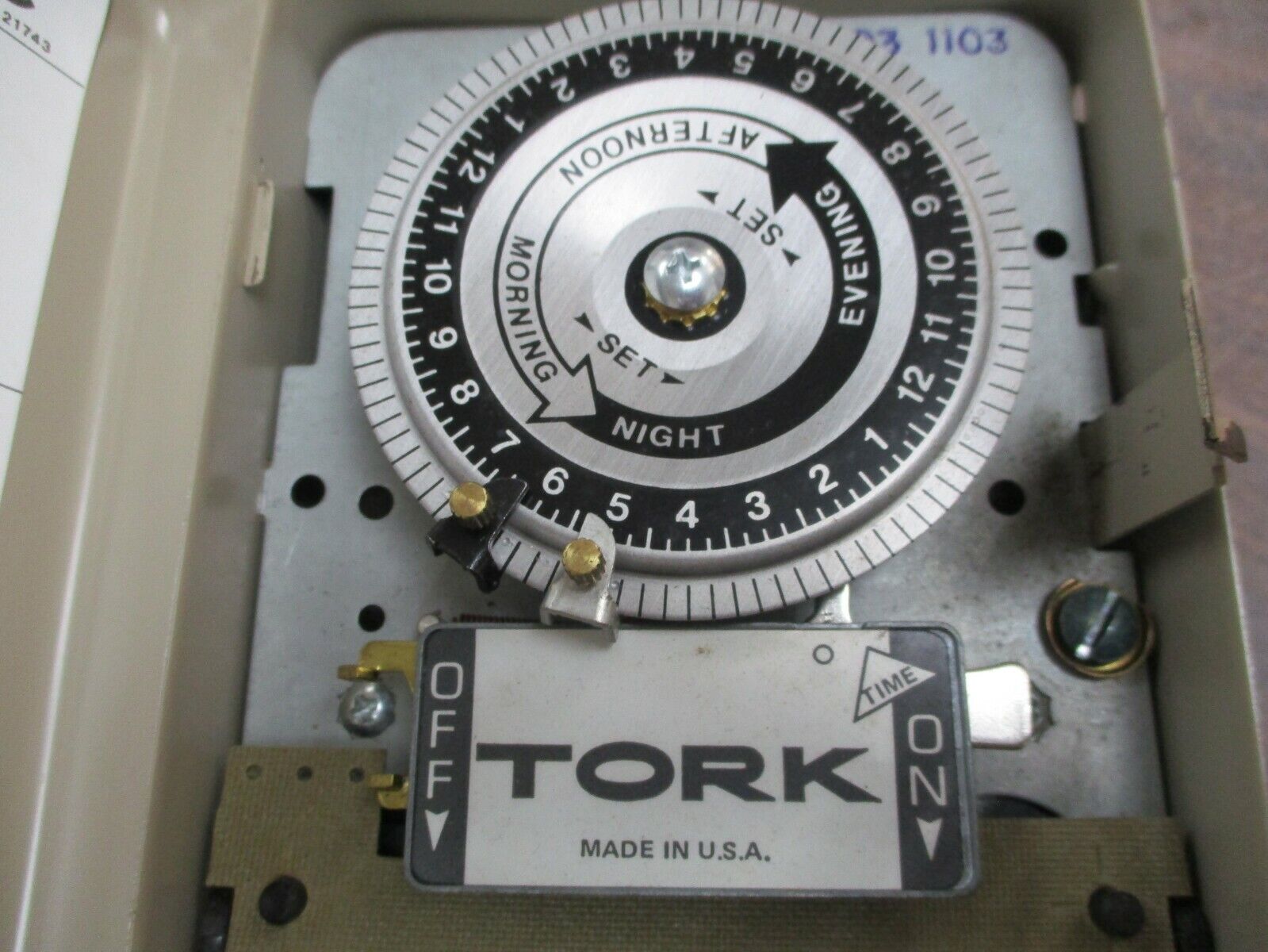 Tork 24Hr Time Switch 1103 Switch: DPST 40A 120-277V Motor: 120V 60Hz Used