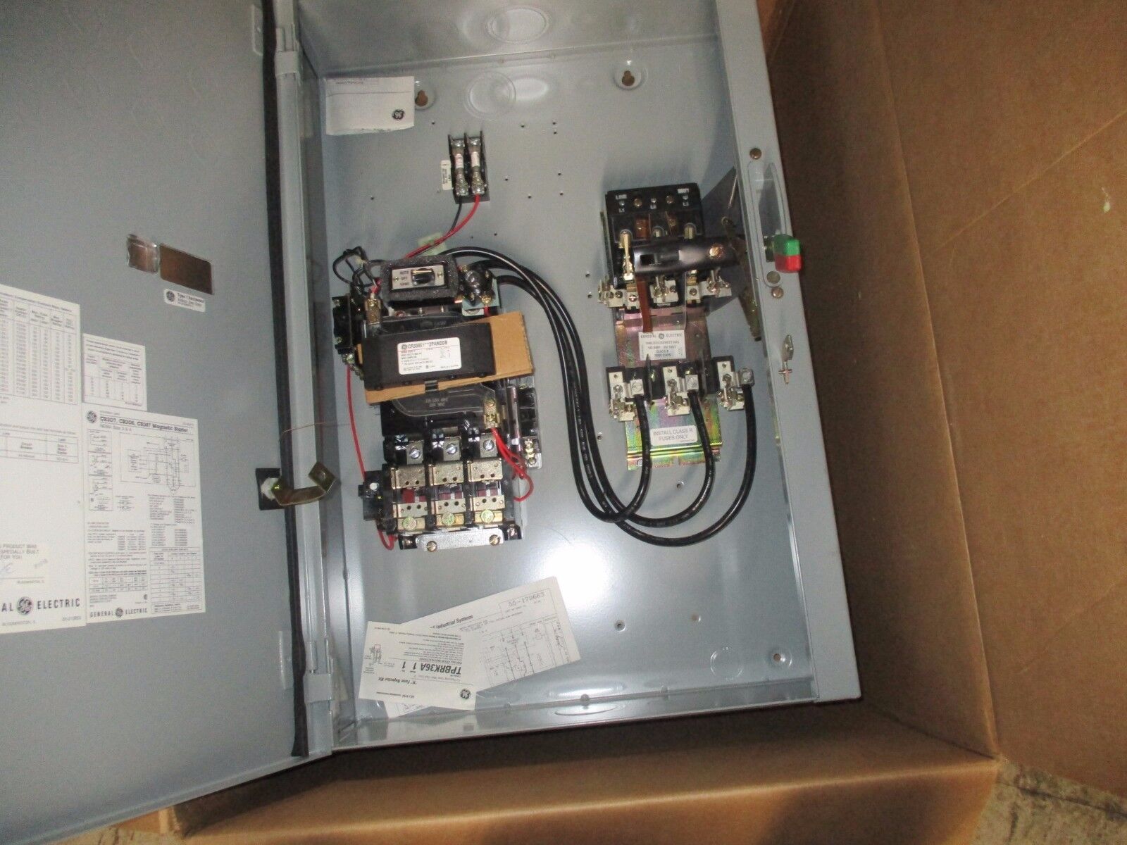 GE Fusible Combination CR308E1022PANDDB Size 3, 3P Type 1 Enclosure New Surplus