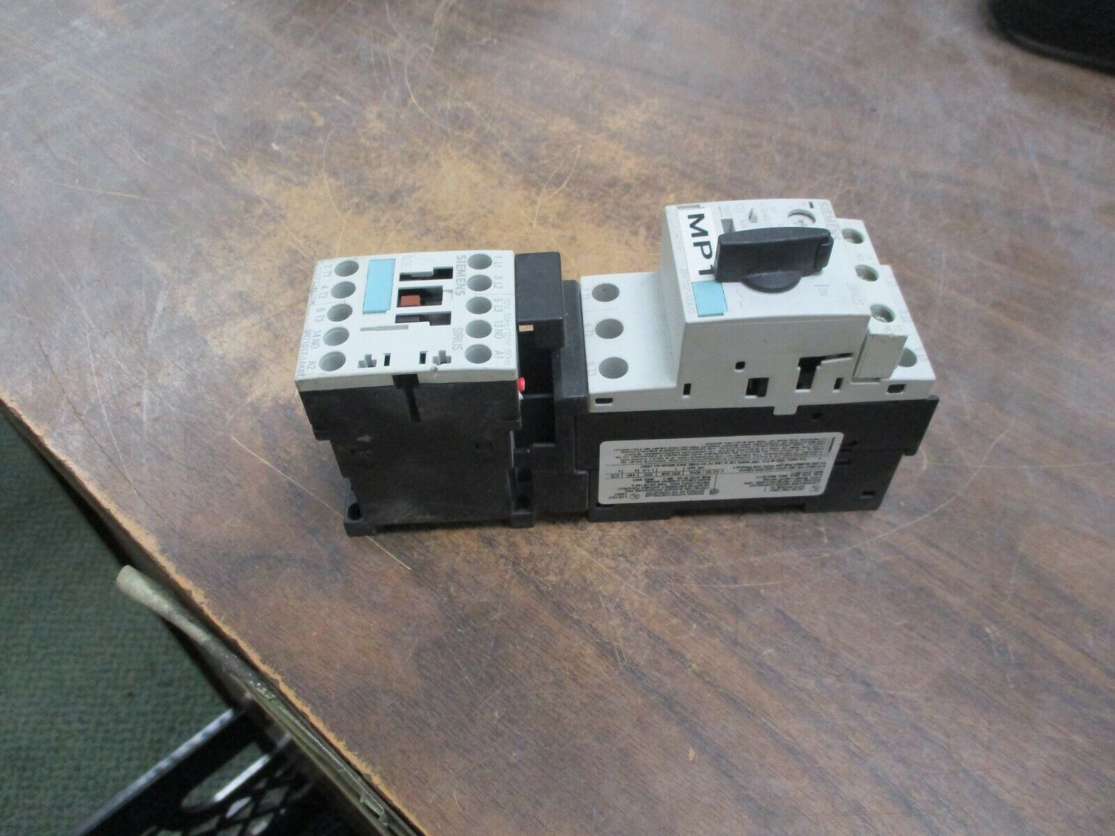 Siemens Sirius Starter 3RT1017-1AK61/3RV1021-1EA10 120V Coil Trip: 2.8-4A Used