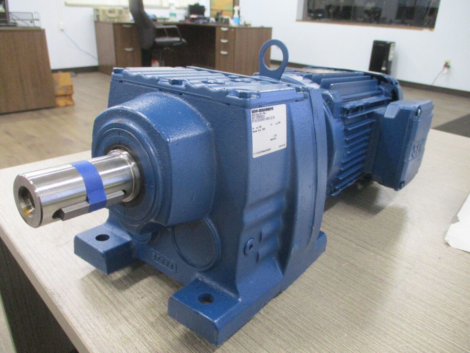 Sew-Eurodrive Gearmotor R57 DRN90L4 Ratio 15.82 2HP 230/460V 60HZ 304 RPM Out