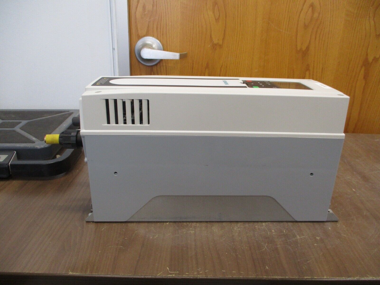 Siemens AC Drive BT300-005X2-01X 5HP 3Ph Output: 0-Uin 0-320Hz 18A w/ Keypad