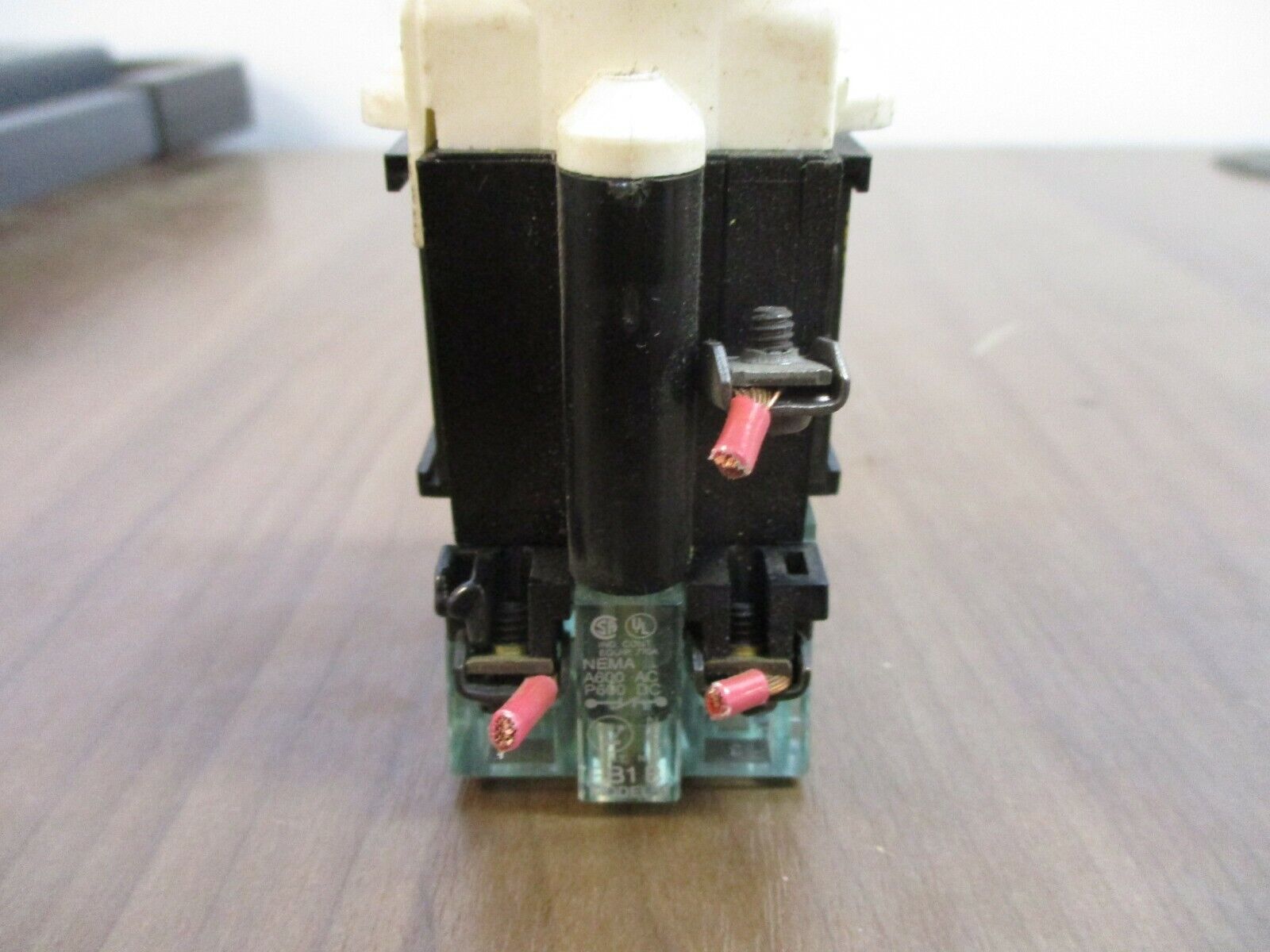 Westinghouse Illuminated Selector Switch PB1T1P Model B 120V 50/60Hz Green Used