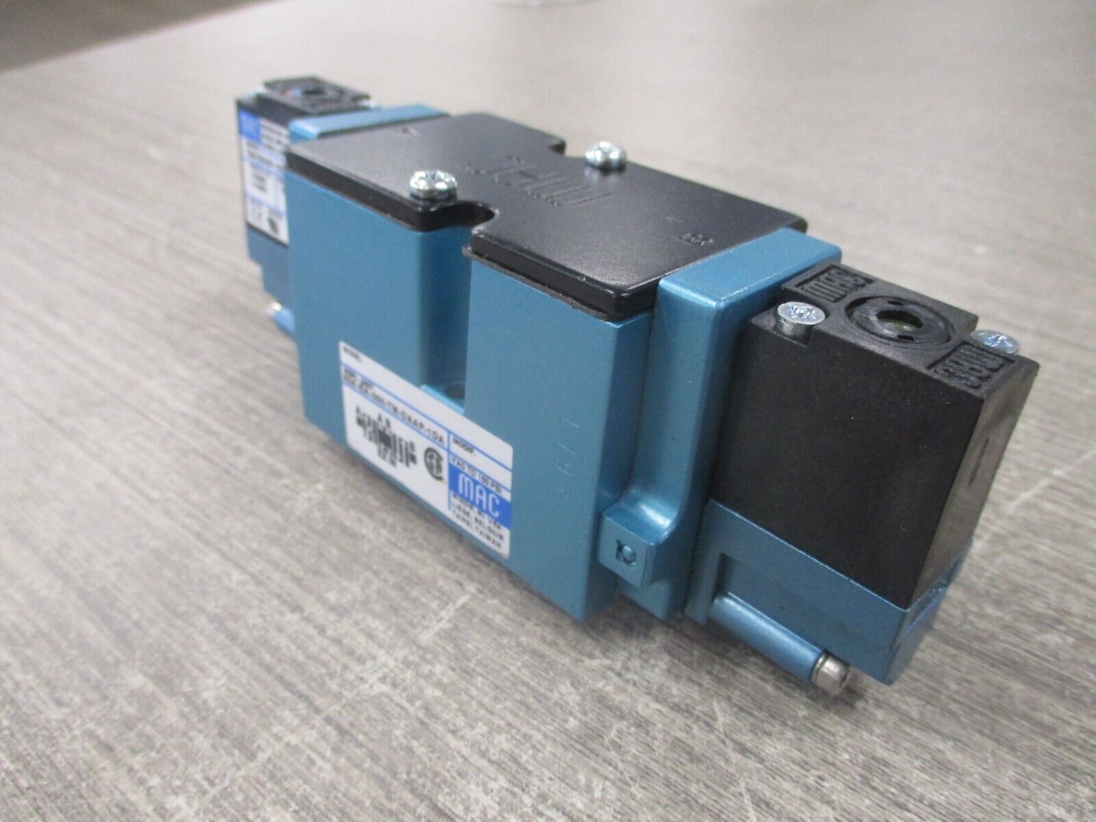 MAC Solenoid Valve 82A-EA-000-TM-DAAP-1DA Used