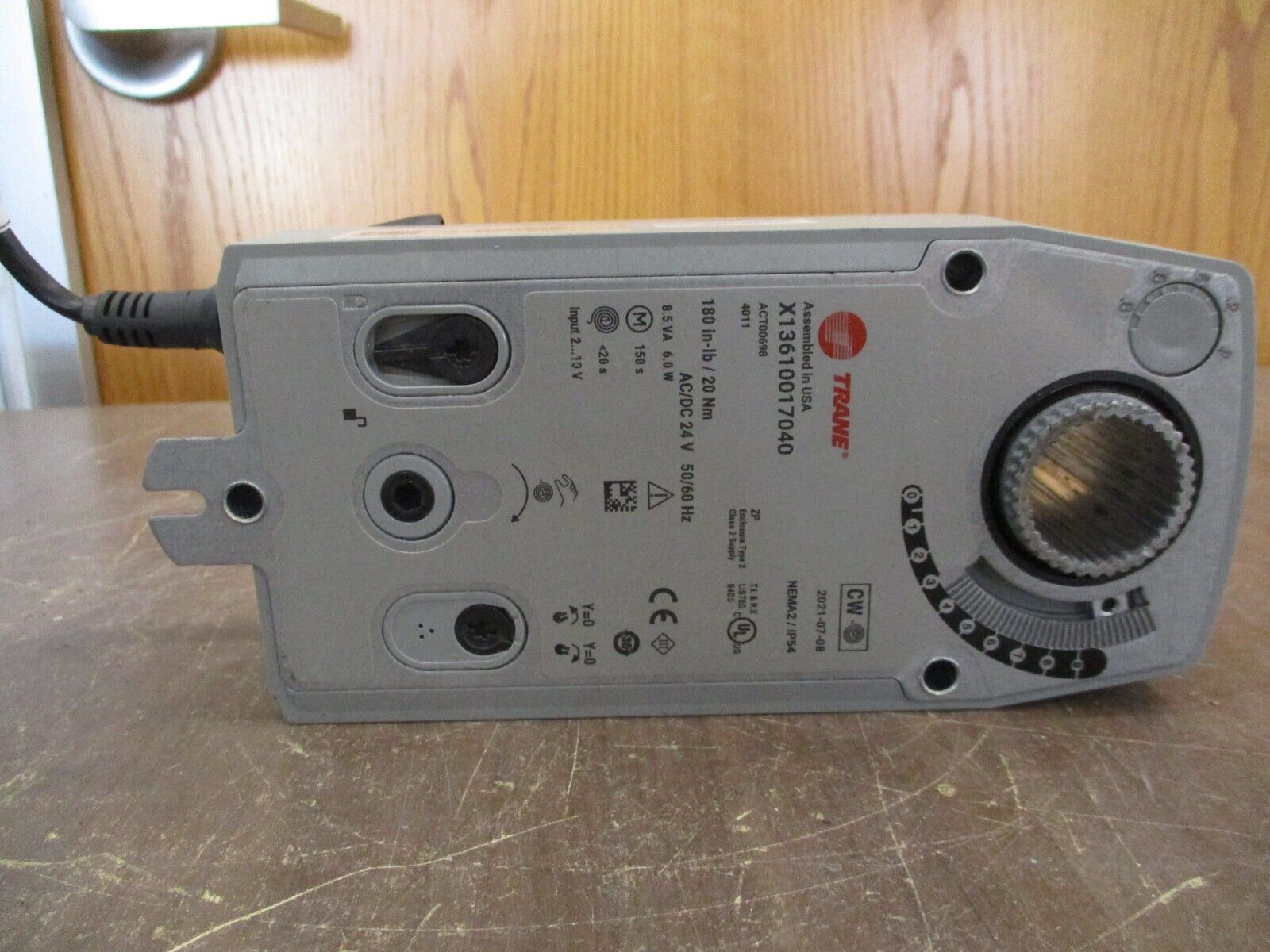 Trane Actuator X13610017040 180 in-lb 24V AC/DC Nema 2 *Missing Lug* Used