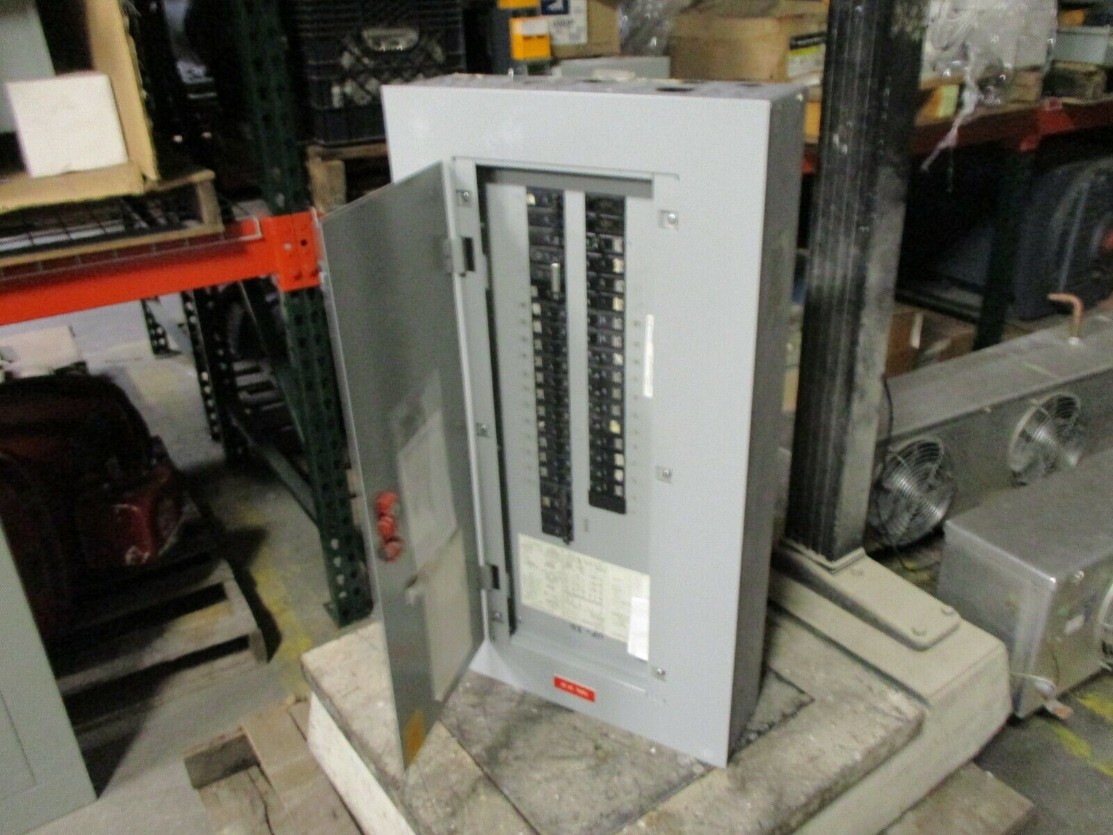 GE Main Breaker Circuit Breaker Panel 100A Max 3Ph 4W Used