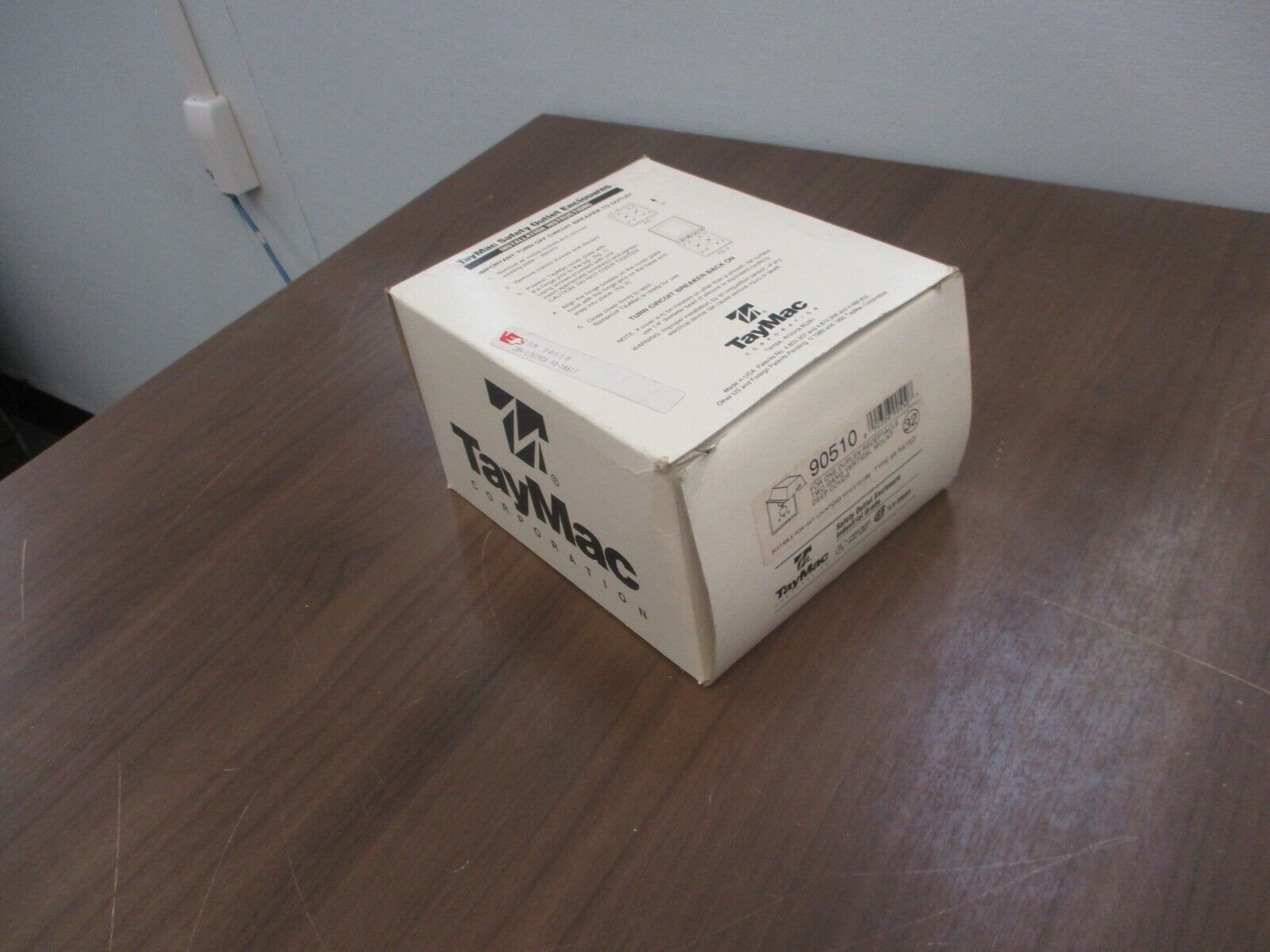 TayMac Type 3R Two-Gang Vertical Mount Safety Outlet Box 90510 New Surplus