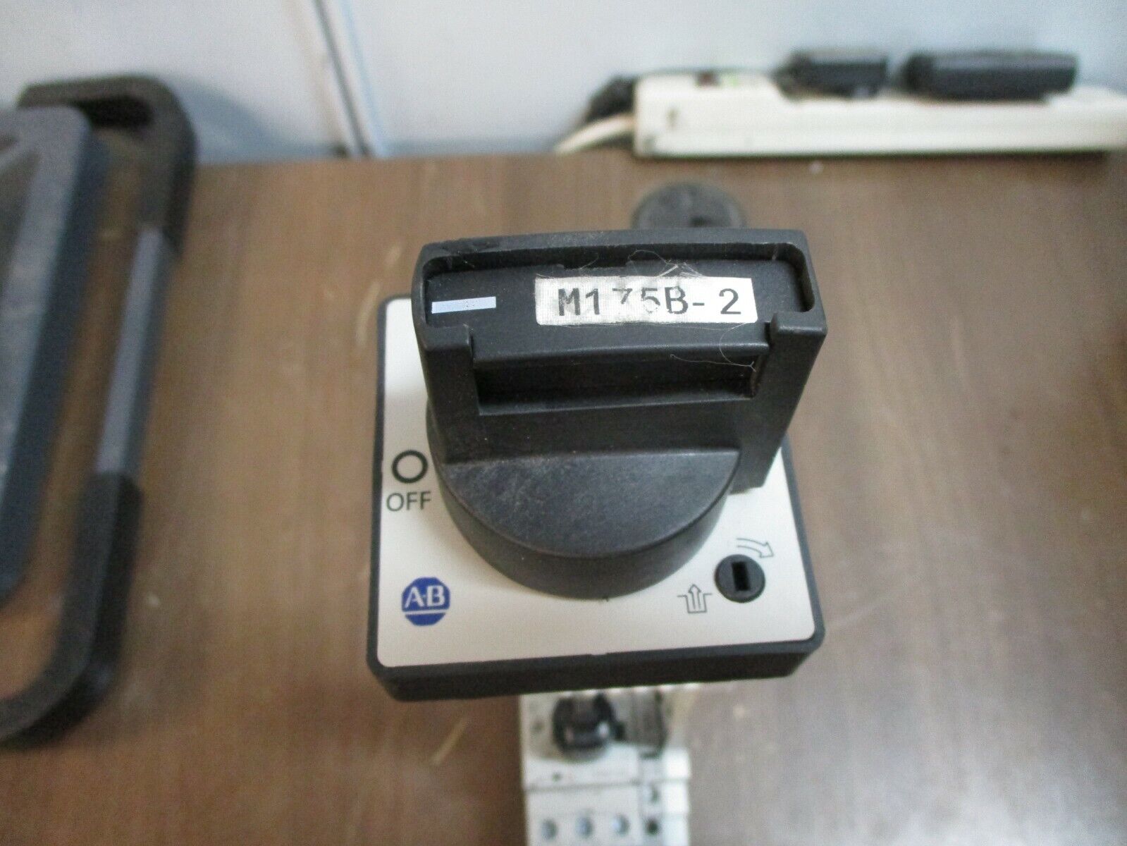 Allen-Bradley Manual Starter 140M-C2E-B16 Ser. C Trip: 1.0-1.6A w/ Handle Used