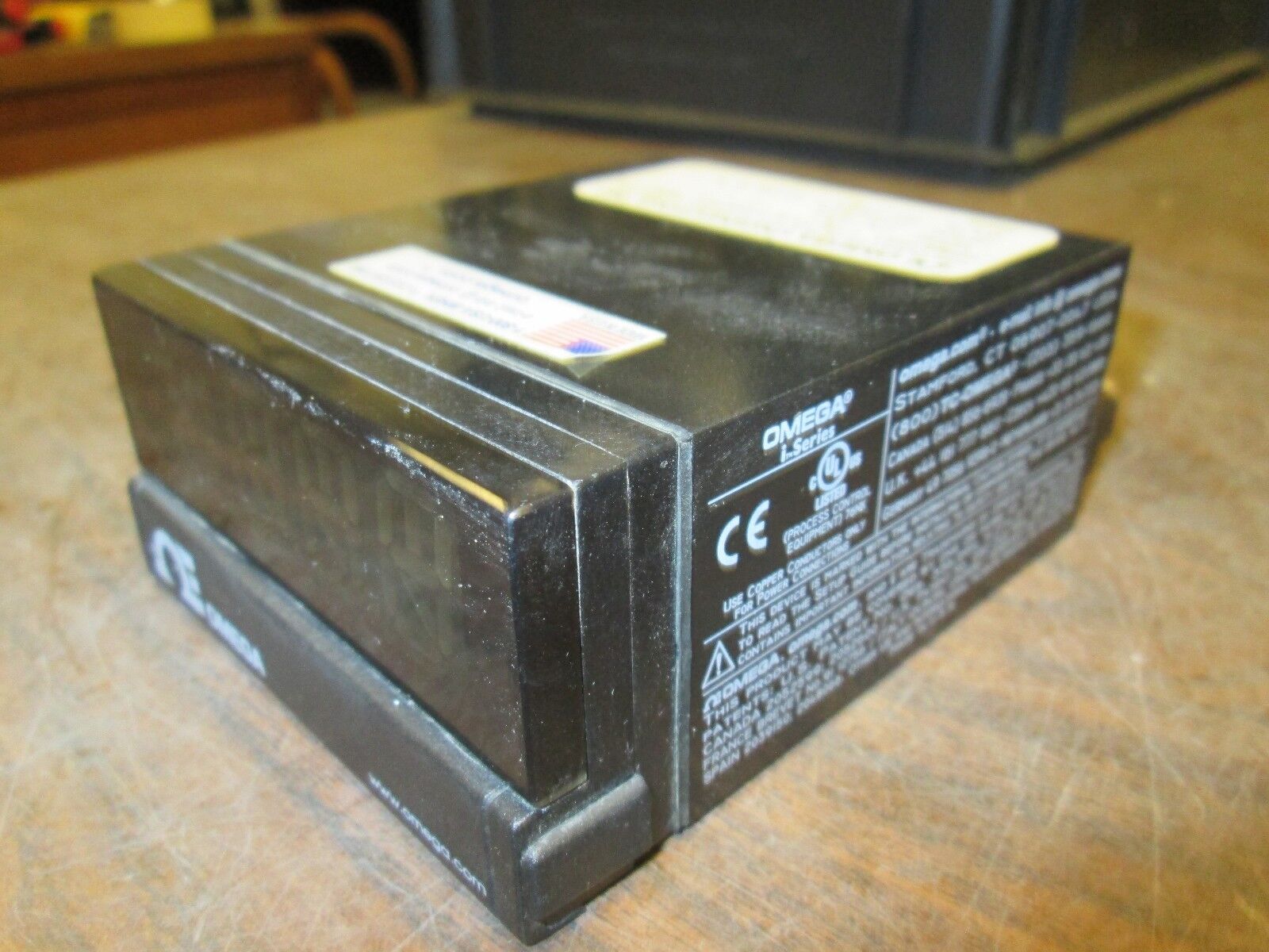 Omega Engineering Temperature Controller CN1833-2.1 90-240V 4W Used