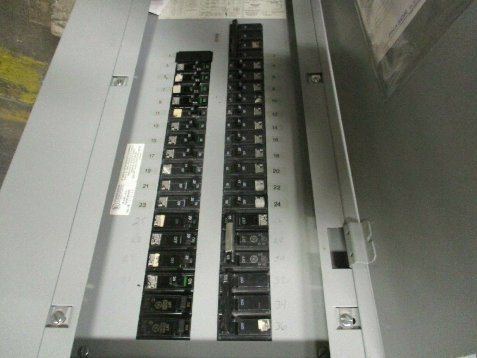 GE Main Breaker Circuit Breaker Panel 100A Max 3Ph 4W Used