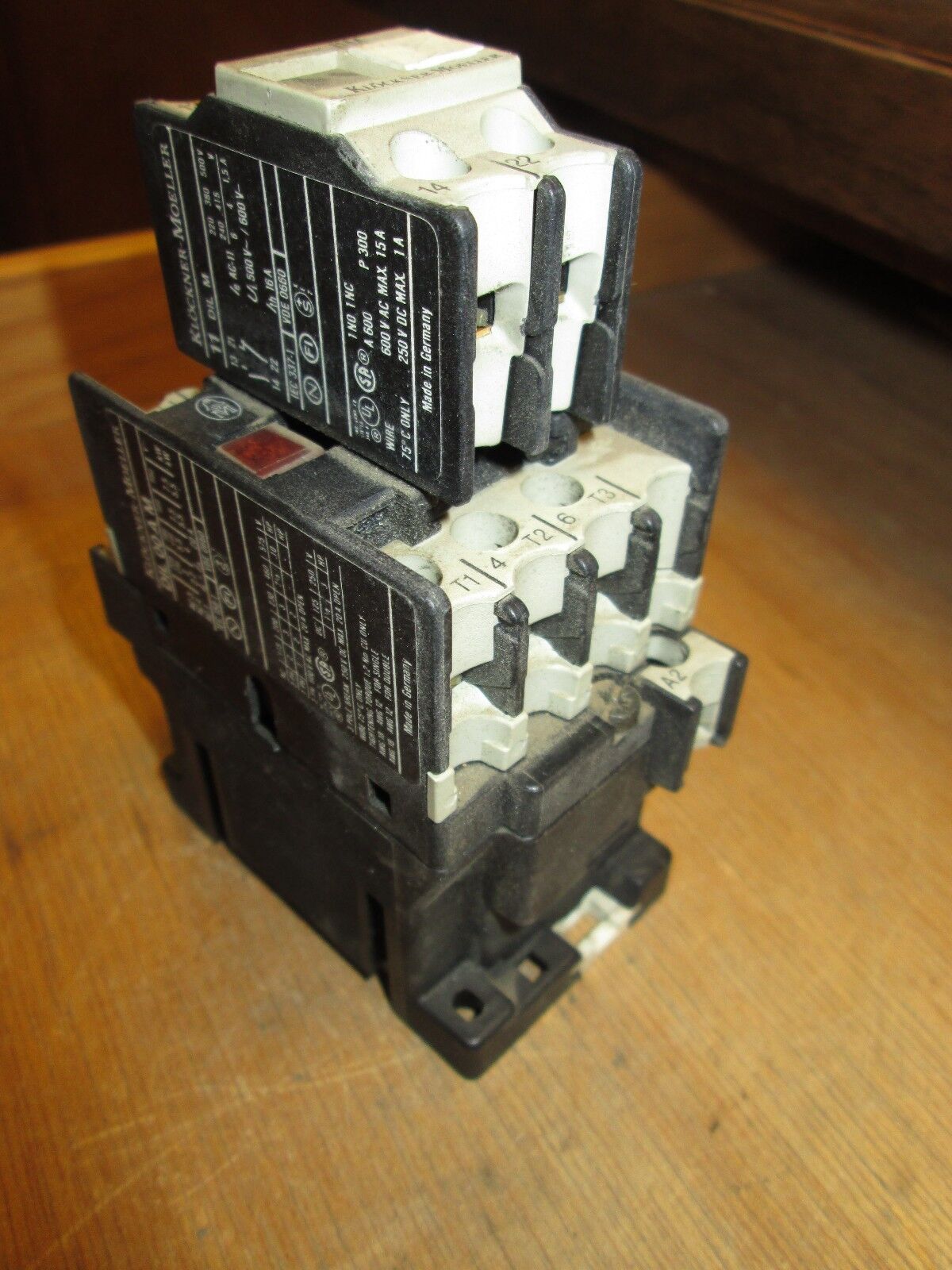Klockner-Moeller  Contactor  DIL 00A M  120V coil  20A  Used