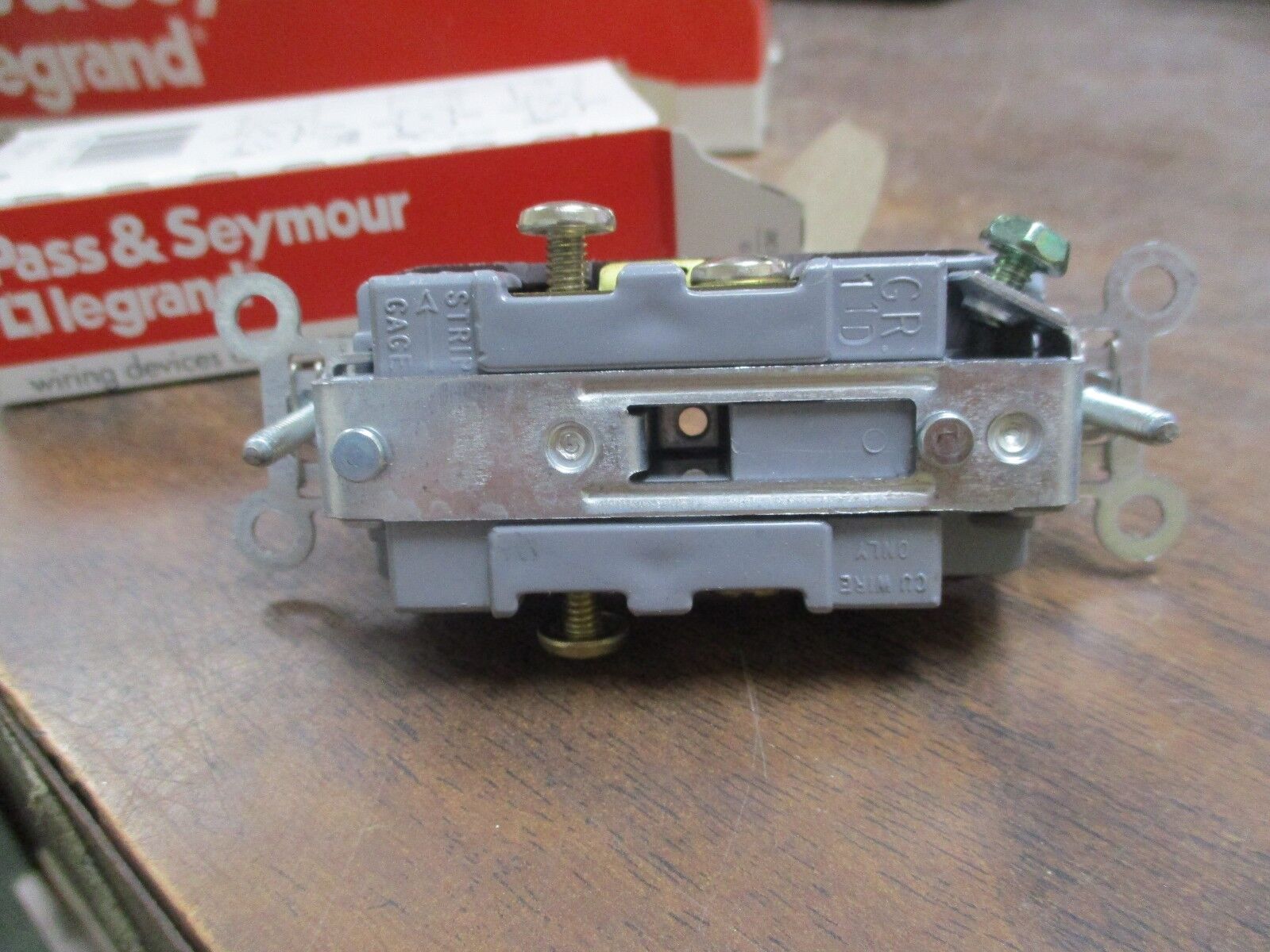 Legrand Receptacle CR20 20A 125V New Surplus