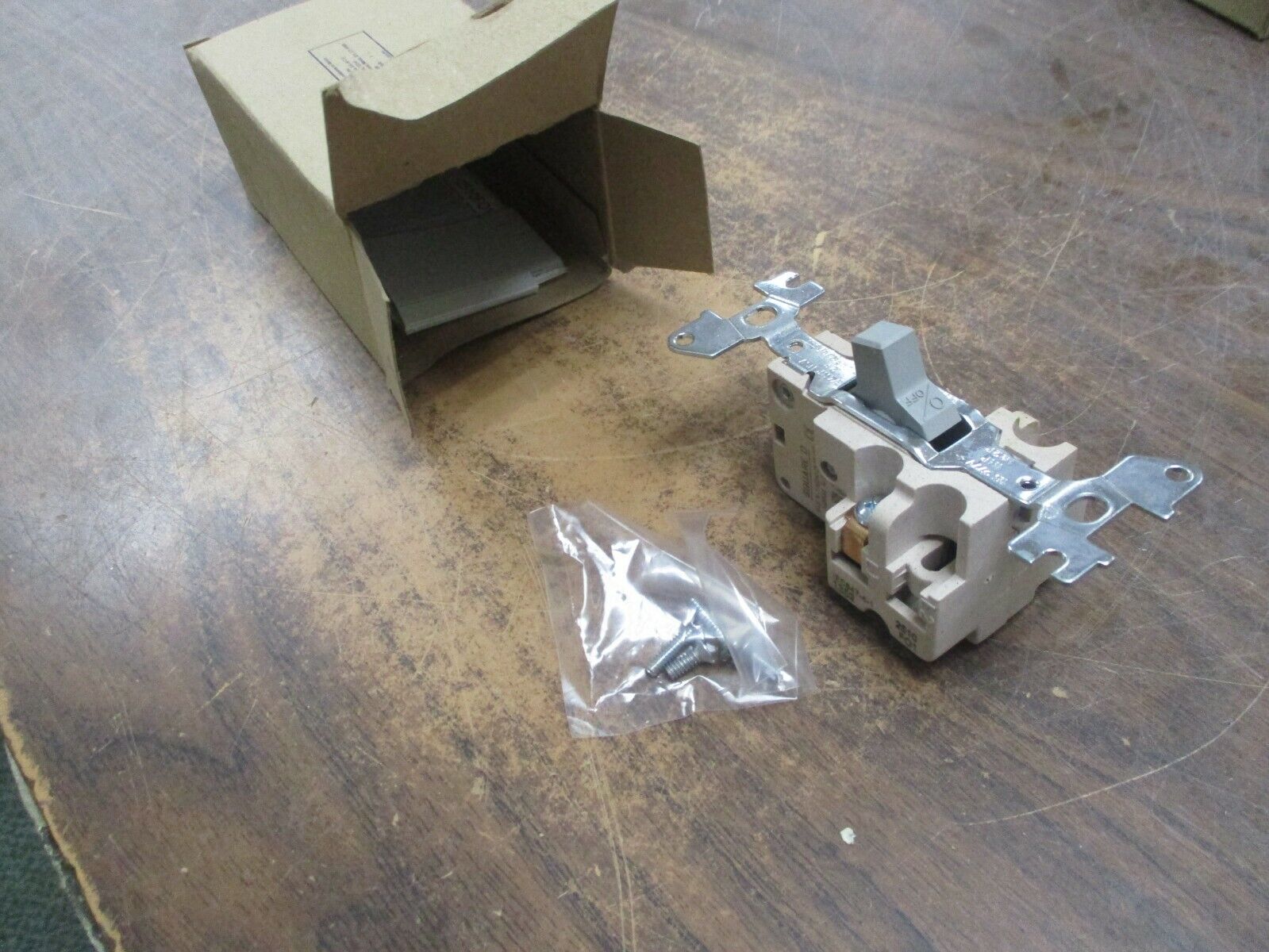 Square D FHP Manual Starter 2510FO1 Open Type New Surplus