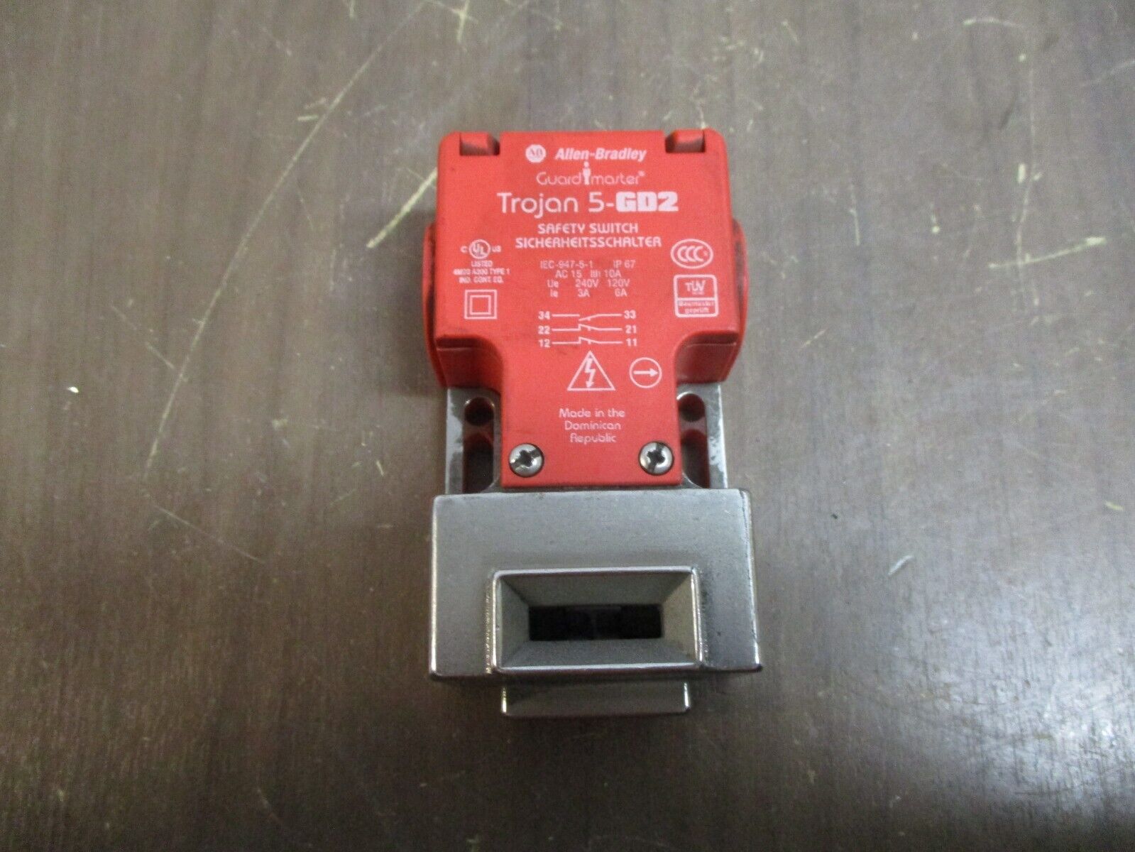 Allen-Bradley GuardMaster Safety Switch Trojan 5-GD2 120/240V 6A/3A Used