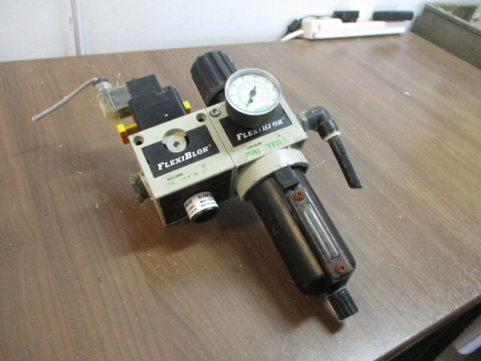 Numatics FlexiBlok Slow Start Valve/Filter/Regulator S32C-06BK / P32B-06GM Used