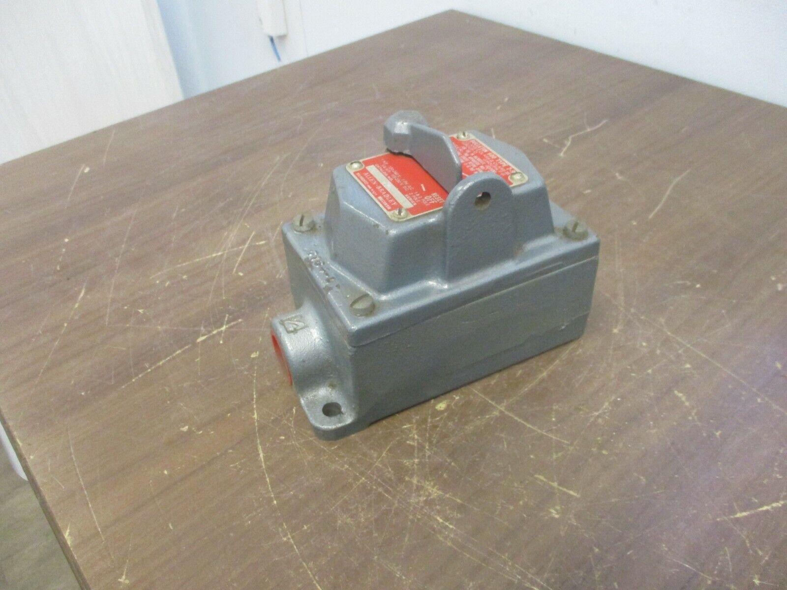 Allen-Bradley Explosion Proof Manual Starter 600-TEX4 Ser. A 120-240V 1Ph Used