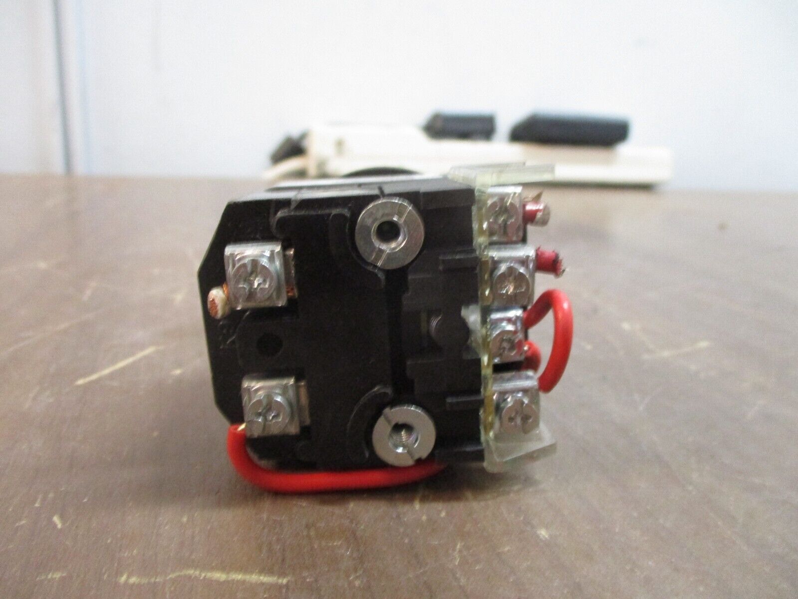 Allen-Bradley Pilot Light 800T-PT16G Type 4,13 120V Ser T Green Lens Used