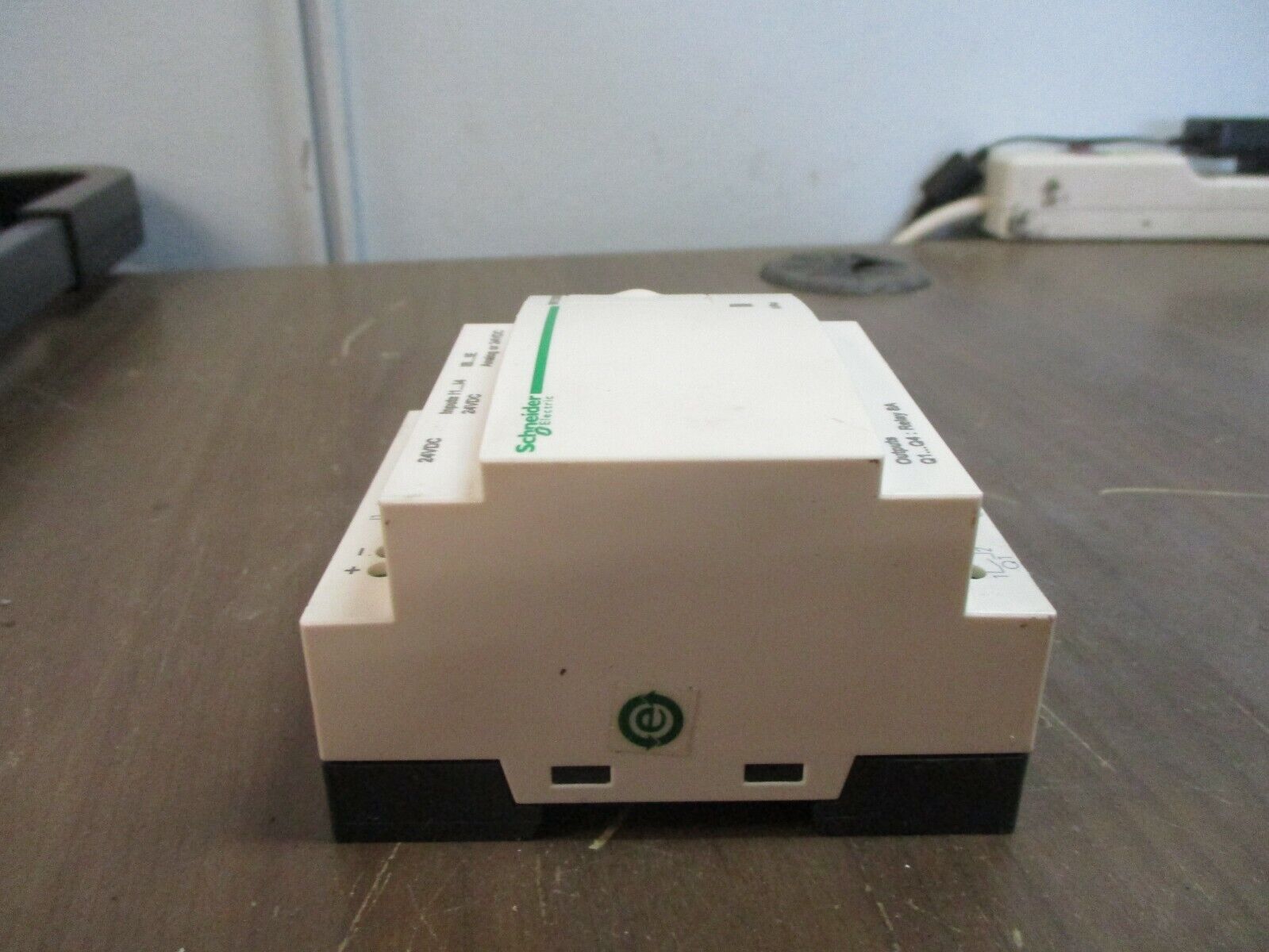 Schneider Electric Compact Smart Relay SR2 E121BD 24VDC Used
