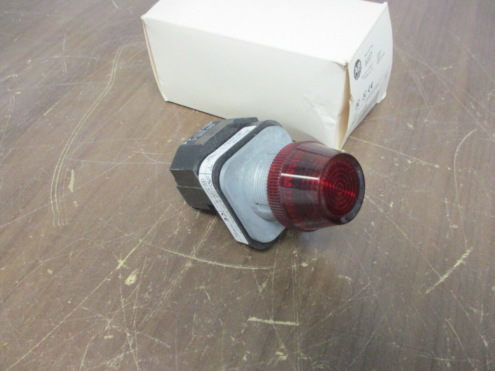 Allen-Bradley Pilot Light 800T-P16R Ser. T Type 4,13 Red Lens New Surplus