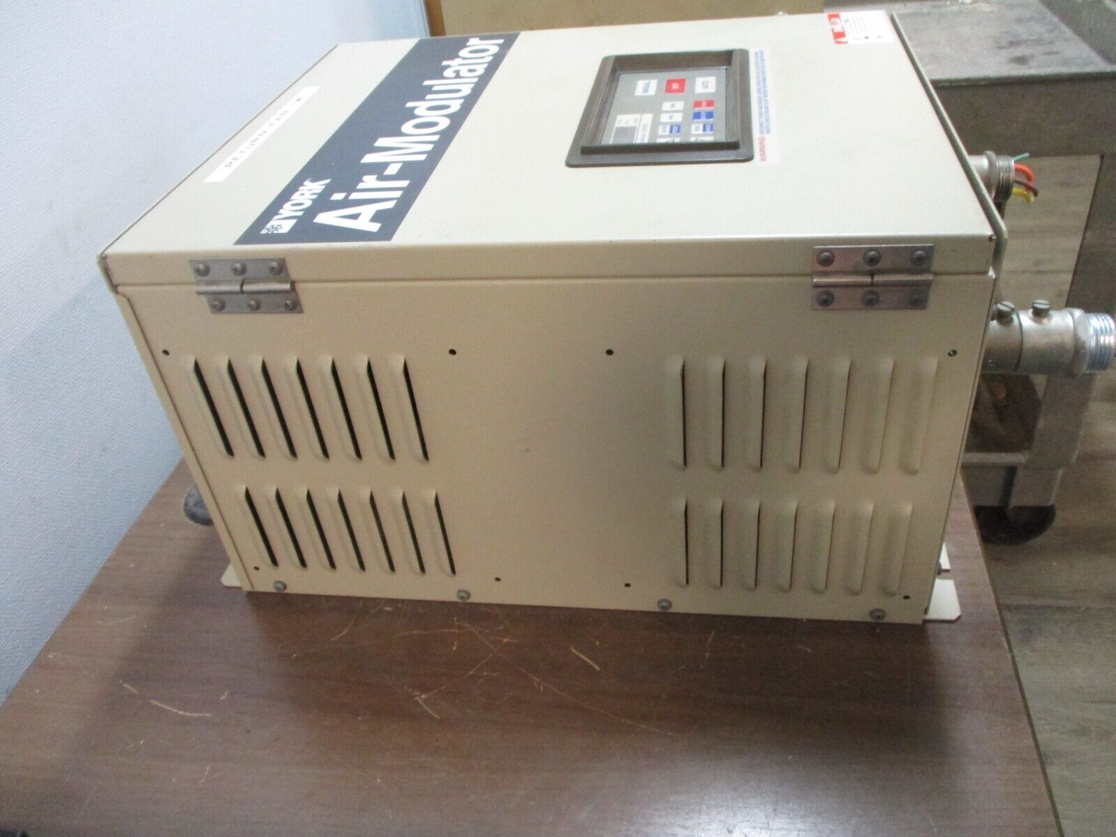 York Air Modulator AMIV-10-46 11kVA 3Ph Input: 460V 15A 3P 50/60Hz Used