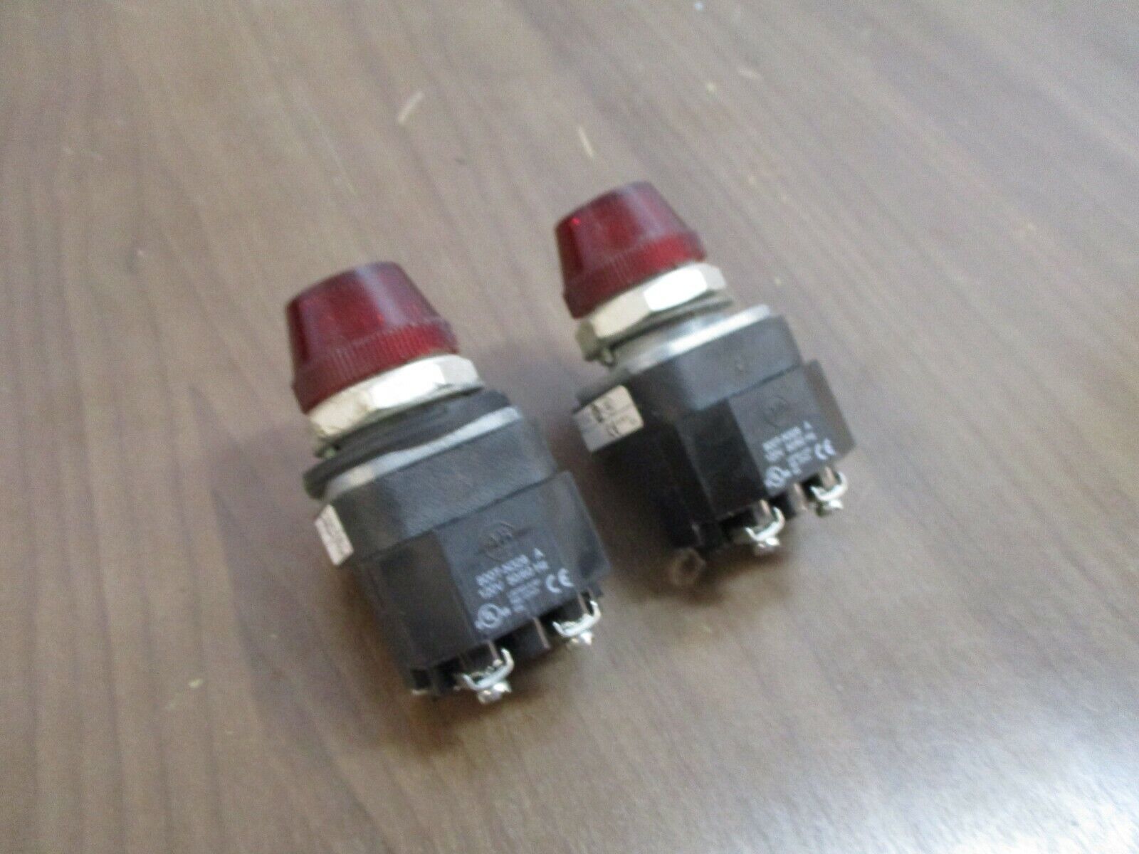 Allen-Bradley Pilot Light 800T-P16R Ser. U 120V 50/60Hz *Lot of 2* Used