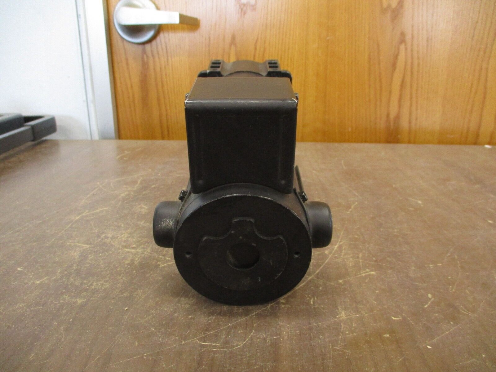 Dayton DC Gearmotor 4Z130 1/8HP 48V F/L RPM: 22 Ratio 82:1 Used